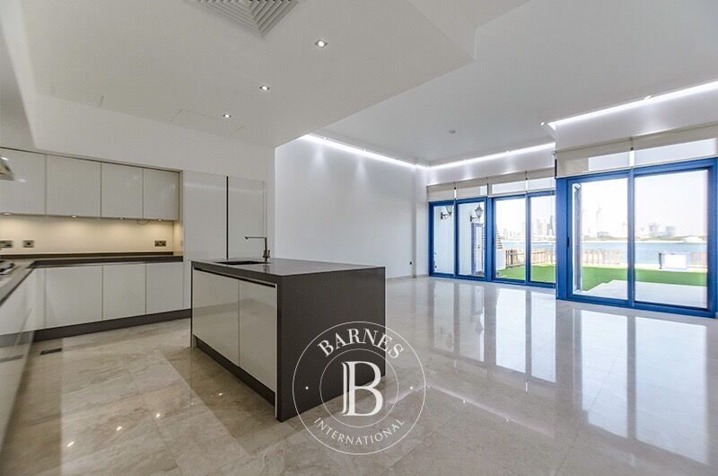 Villa Palm Jumeirah - picture 1