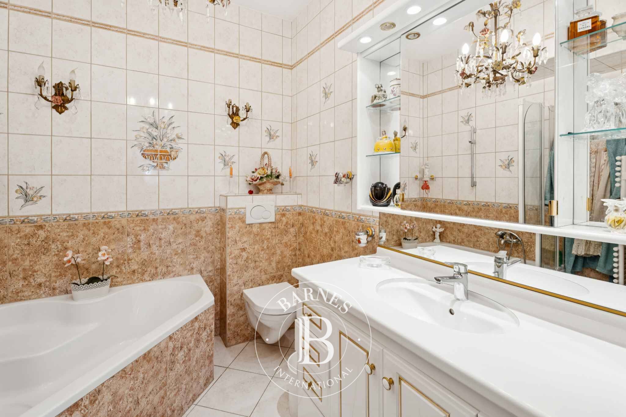 For Sale Villa | Villars-Burquin - picture 9