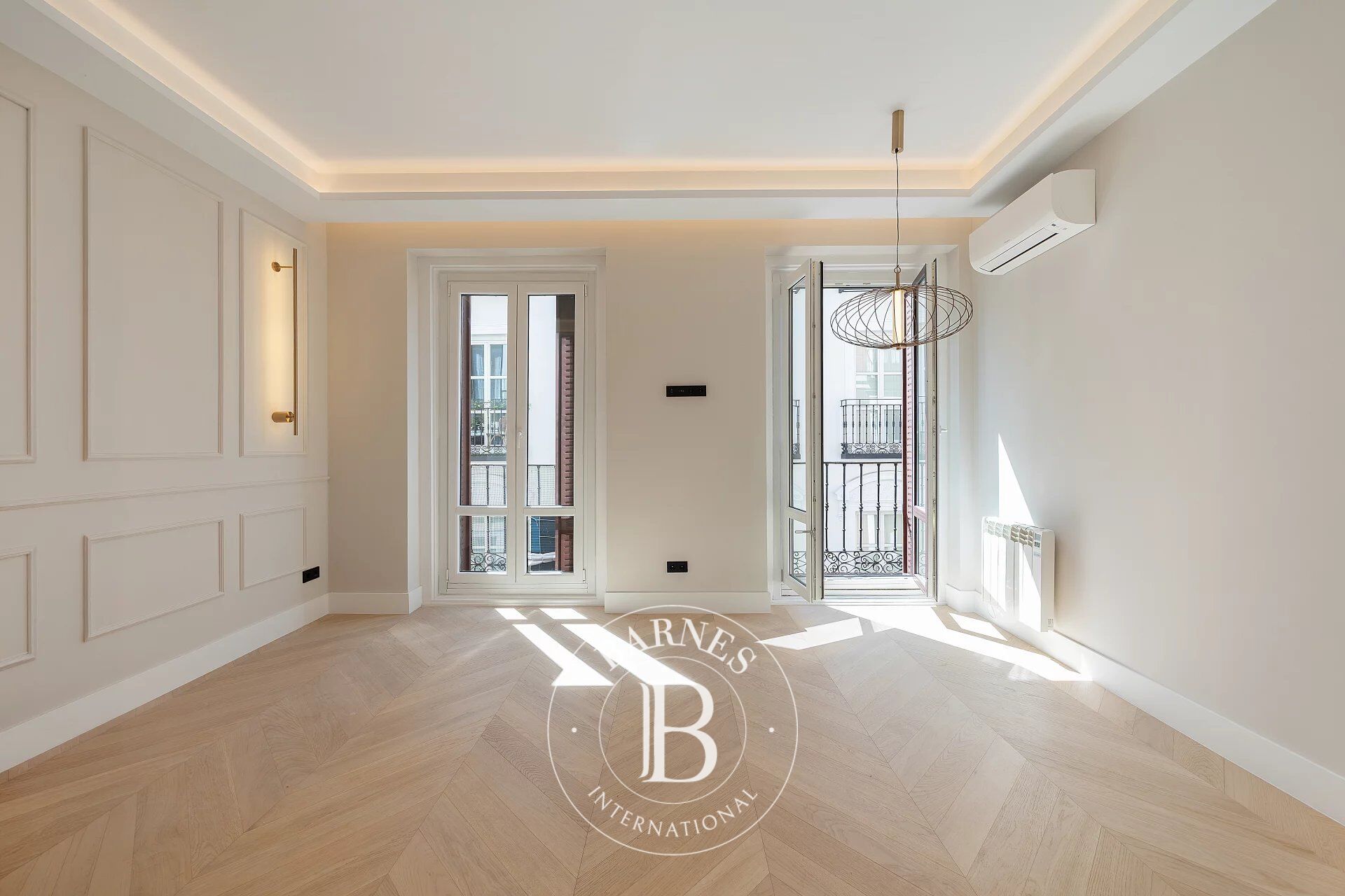 Appartement dans un immeuble classique avec 3 balcons - picture 2