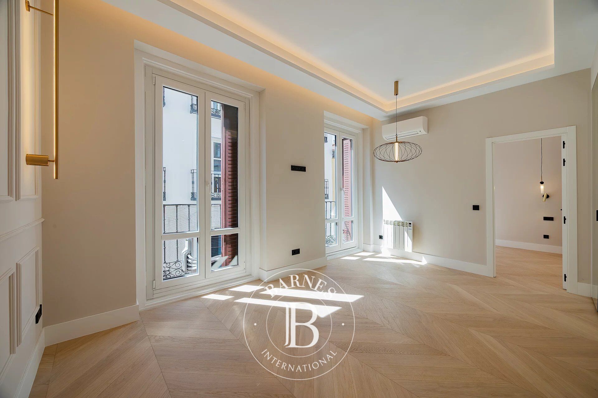 Appartement dans un immeuble classique avec 3 balcons - picture 3