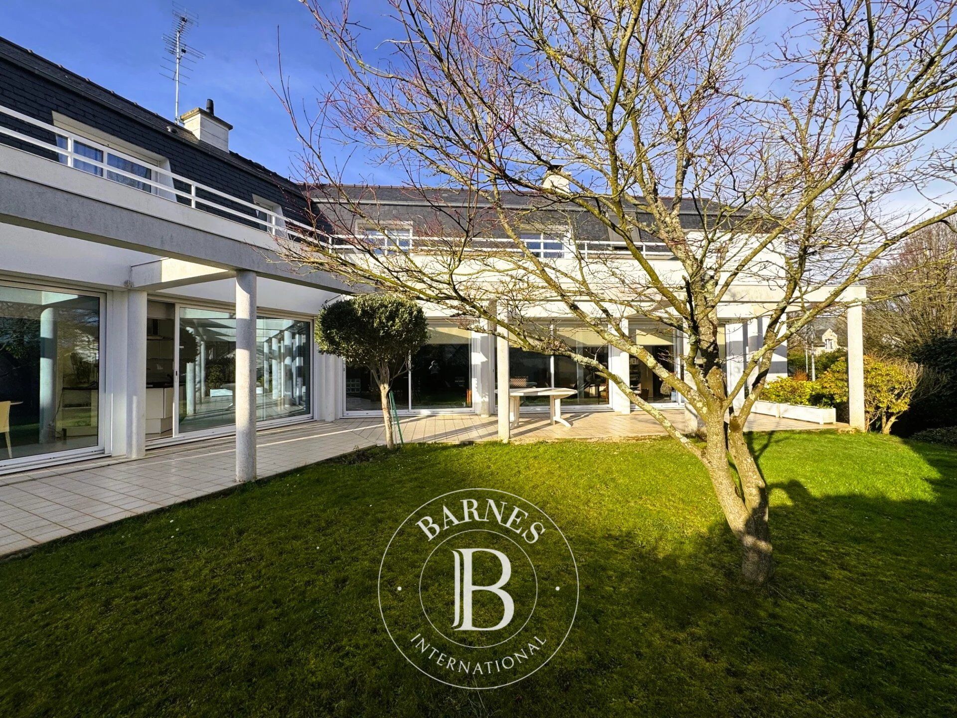 Aux portes de Rennes - Maison de 240 m² - Terrain de 702 m² - picture 3