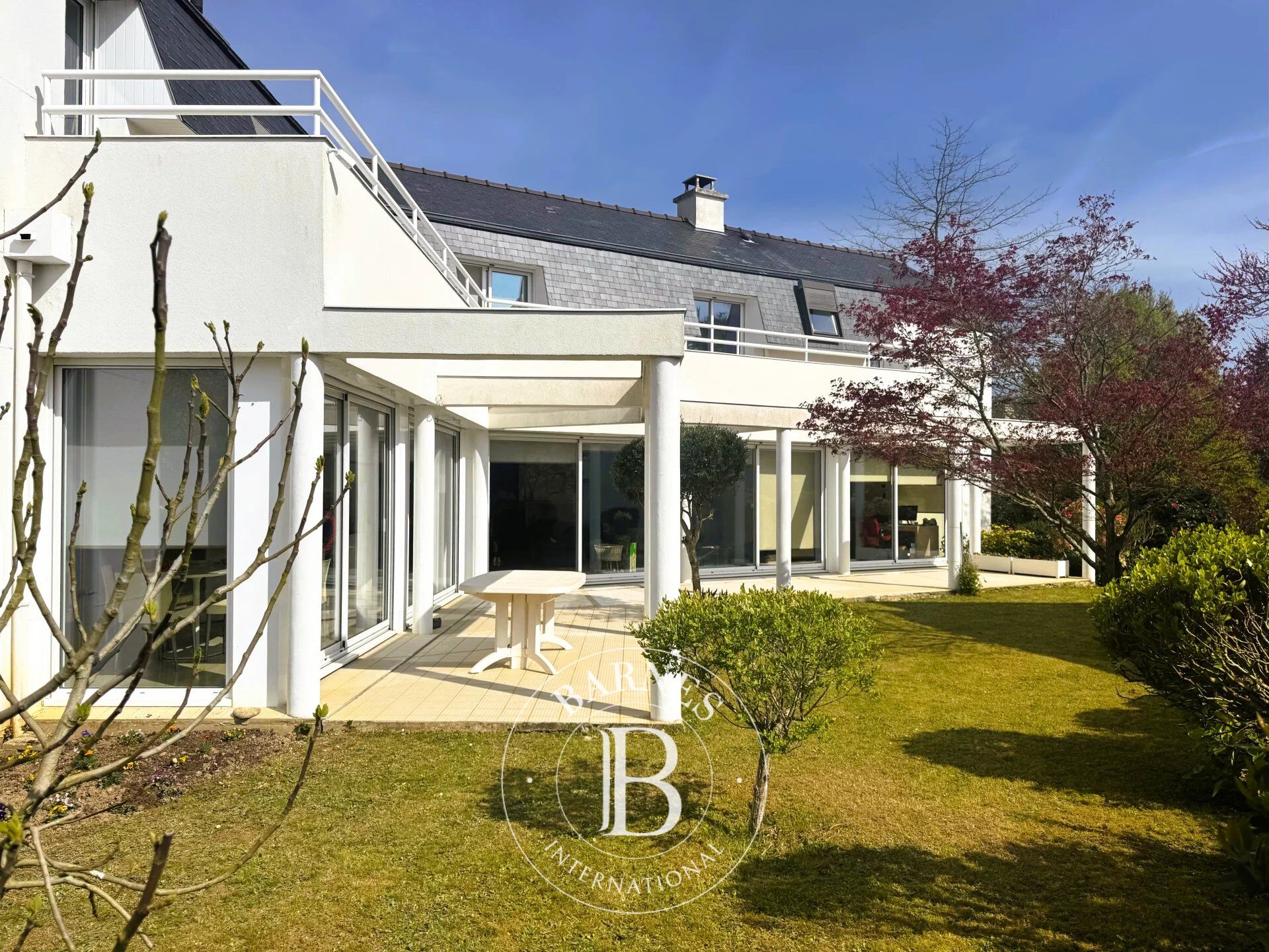 Aux portes de Rennes - Maison de 240 m² - Terrain de 702 m² - picture 2