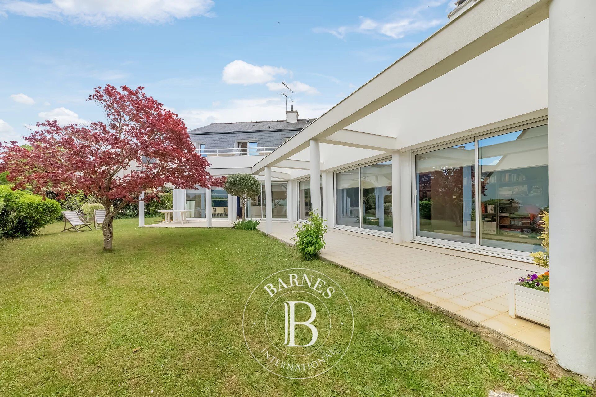 Aux portes de Rennes - Maison de 240 m² - Terrain de 702 m² - picture 1