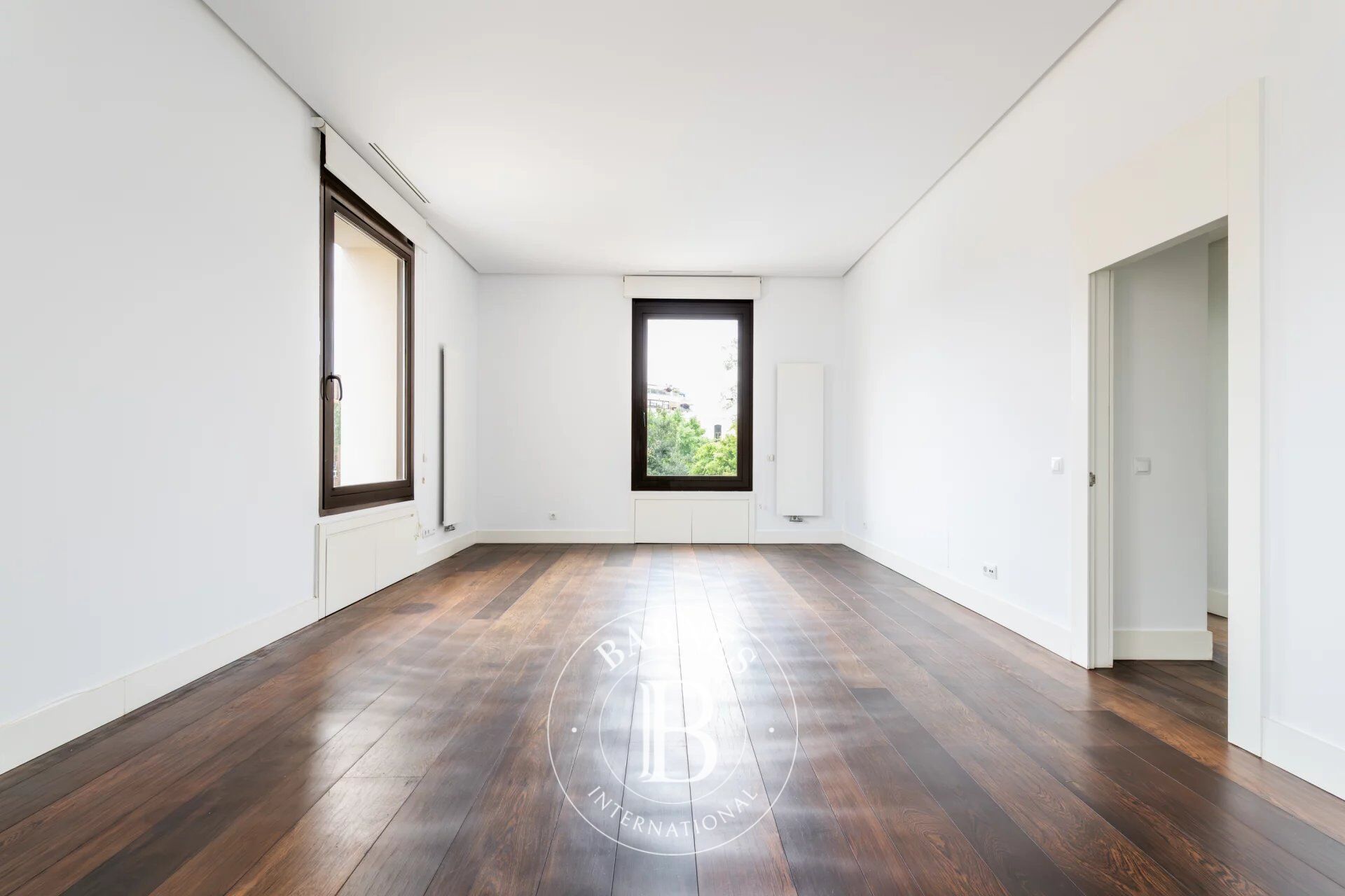 Bright 2-bedroom apartment with garden and pool in El Viso - picture 2