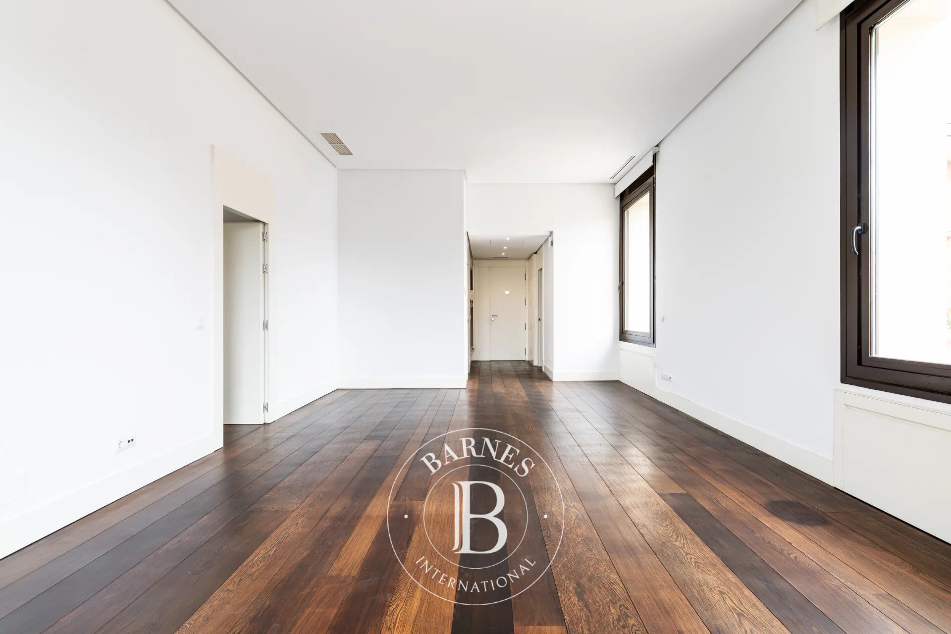 Bright 2-bedroom apartment with garden and pool in El Viso - picture 3