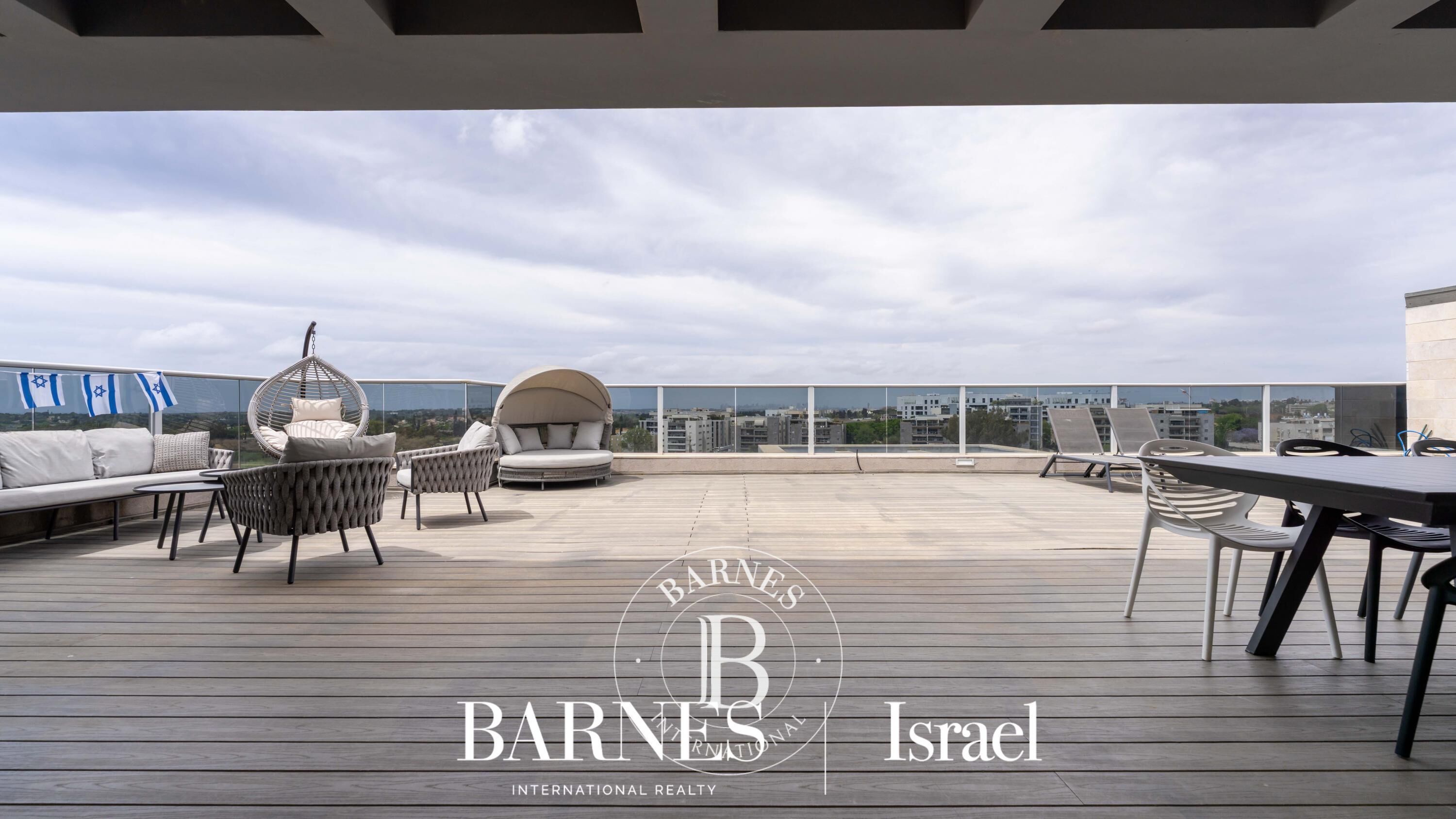 For Sale - In the heart of Herzliya HaYeruka - picture 1
