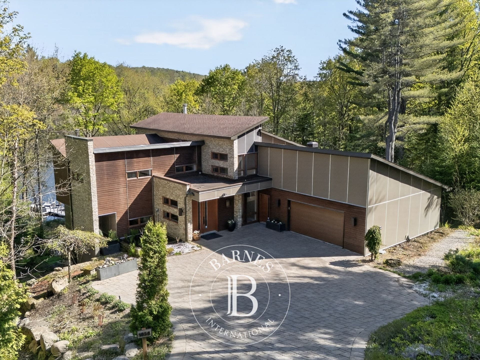 1858 Ch. du Lac-des-Becs-Scie O.  Saint-Sauveur (Laurentides) - picture 1