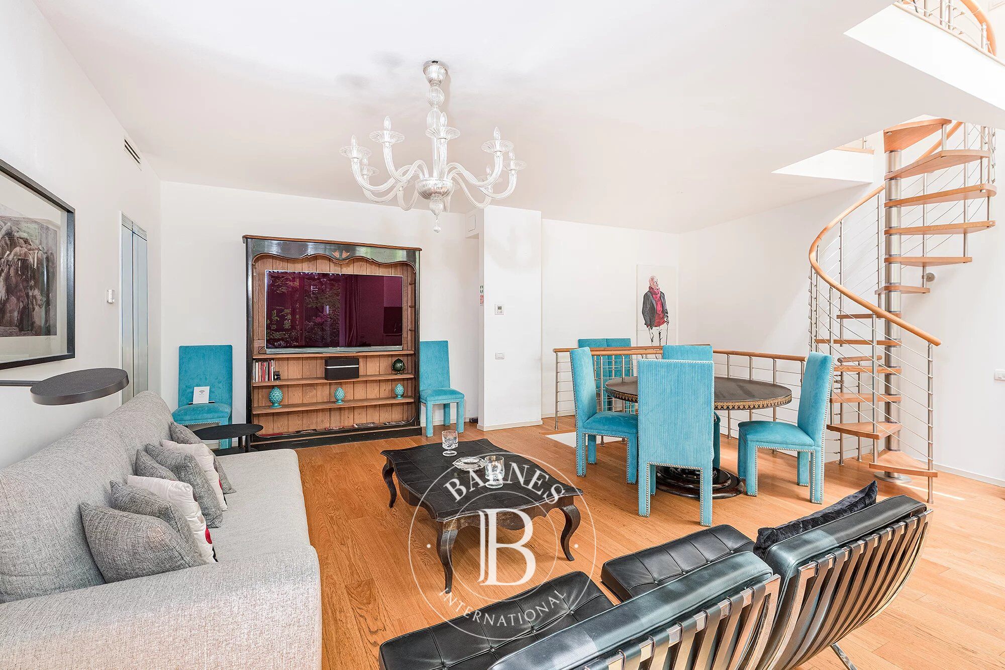 Two bedroom apartment with terrace - picture 1