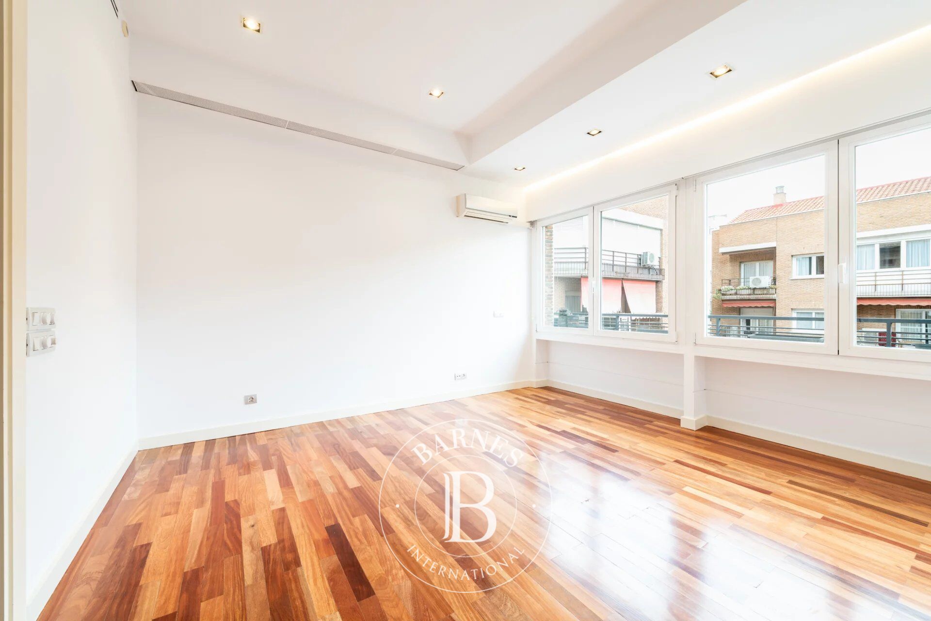 Madrid - Salamanca District - Recoletos - Furnished and fully equipped two-bedroom apartment on Calle Velázquez - picture 2