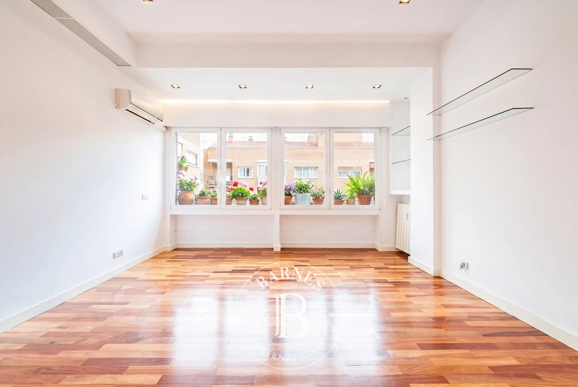 Madrid - Salamanca District - Recoletos - Furnished and fully equipped two-bedroom apartment on Calle Velázquez - picture 1