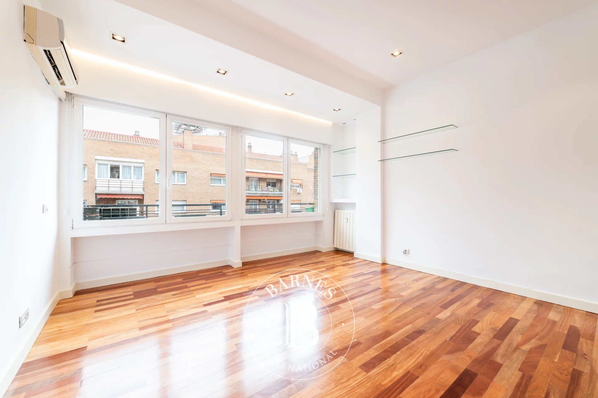Madrid - Salamanca District - Recoletos - Furnished and fully equipped two-bedroom apartment on Calle Velázquez - picture 3