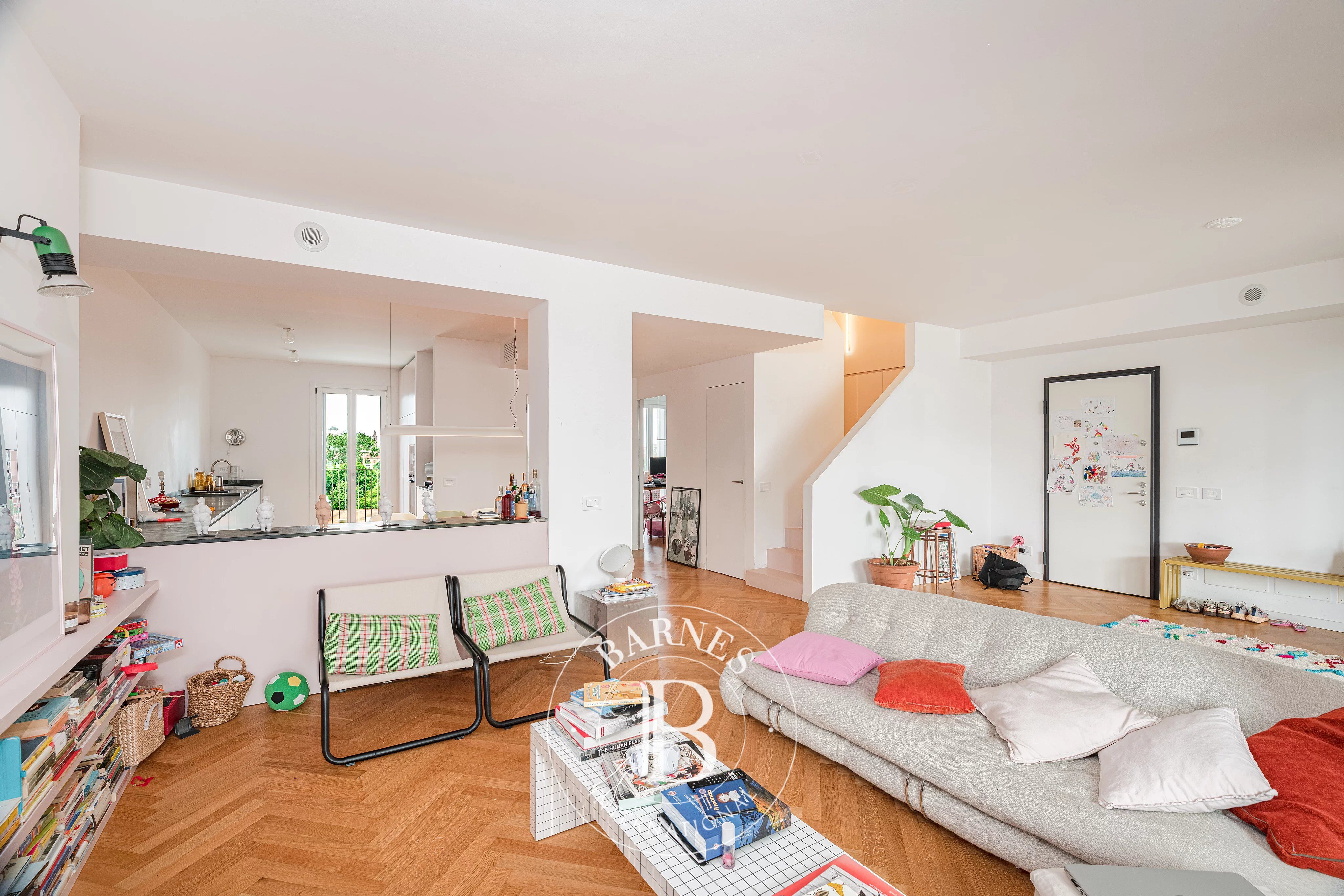Prestigious duplex apartment in a recently built complex - picture 3