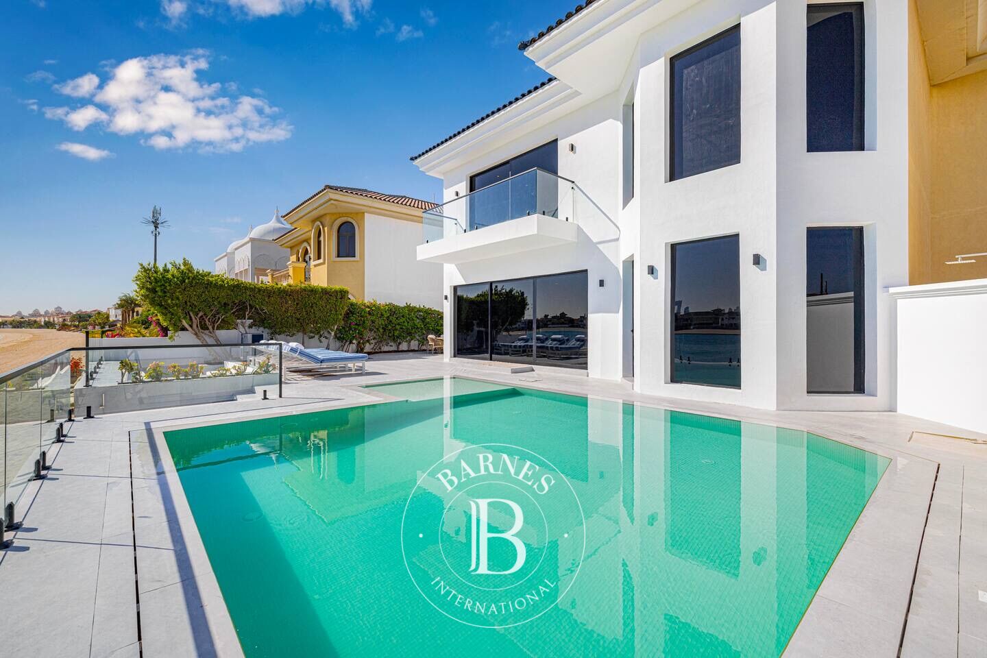 4 Bedroom Villa to rent in Palm Jumeirah - picture 1