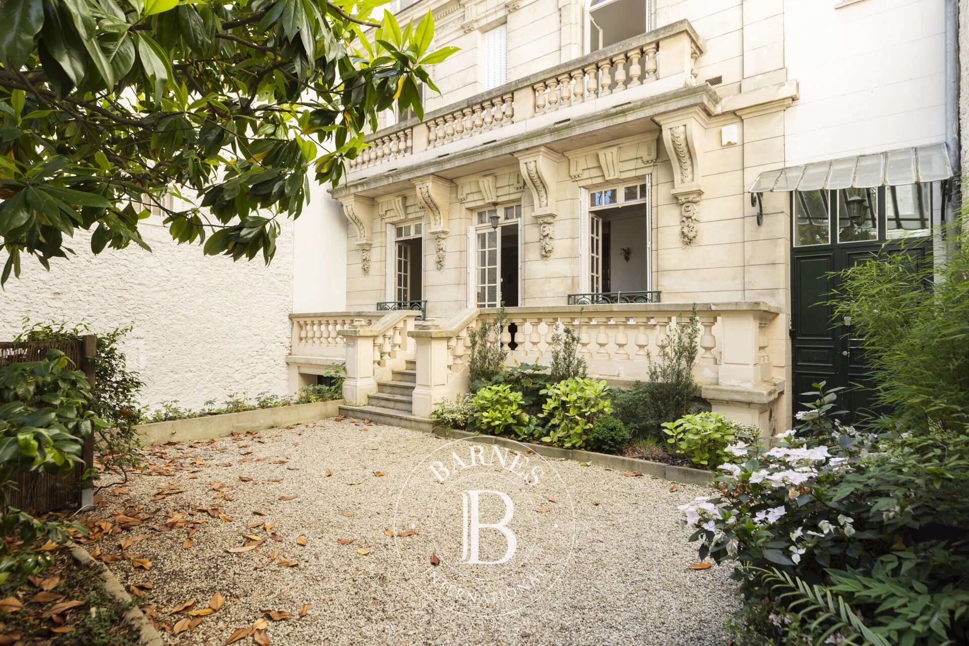 Neuilly-sur-Seine - Borghèse - Golden Triangle - Townhouse to renovate - Great volume - Pasteur school sector - picture 1