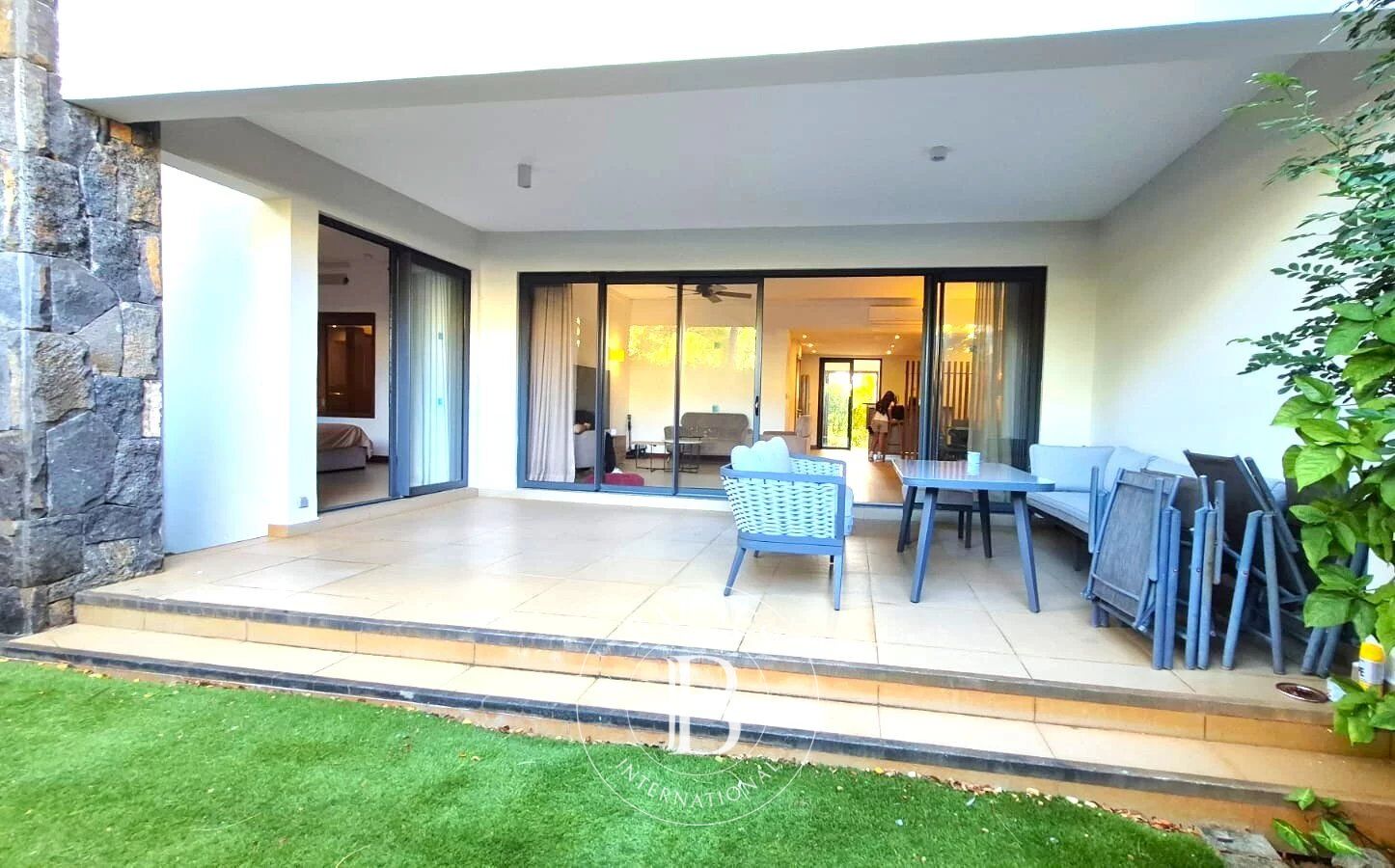 AZURI - Spacious Garden Apartment - 3 Bedrooms - picture 3