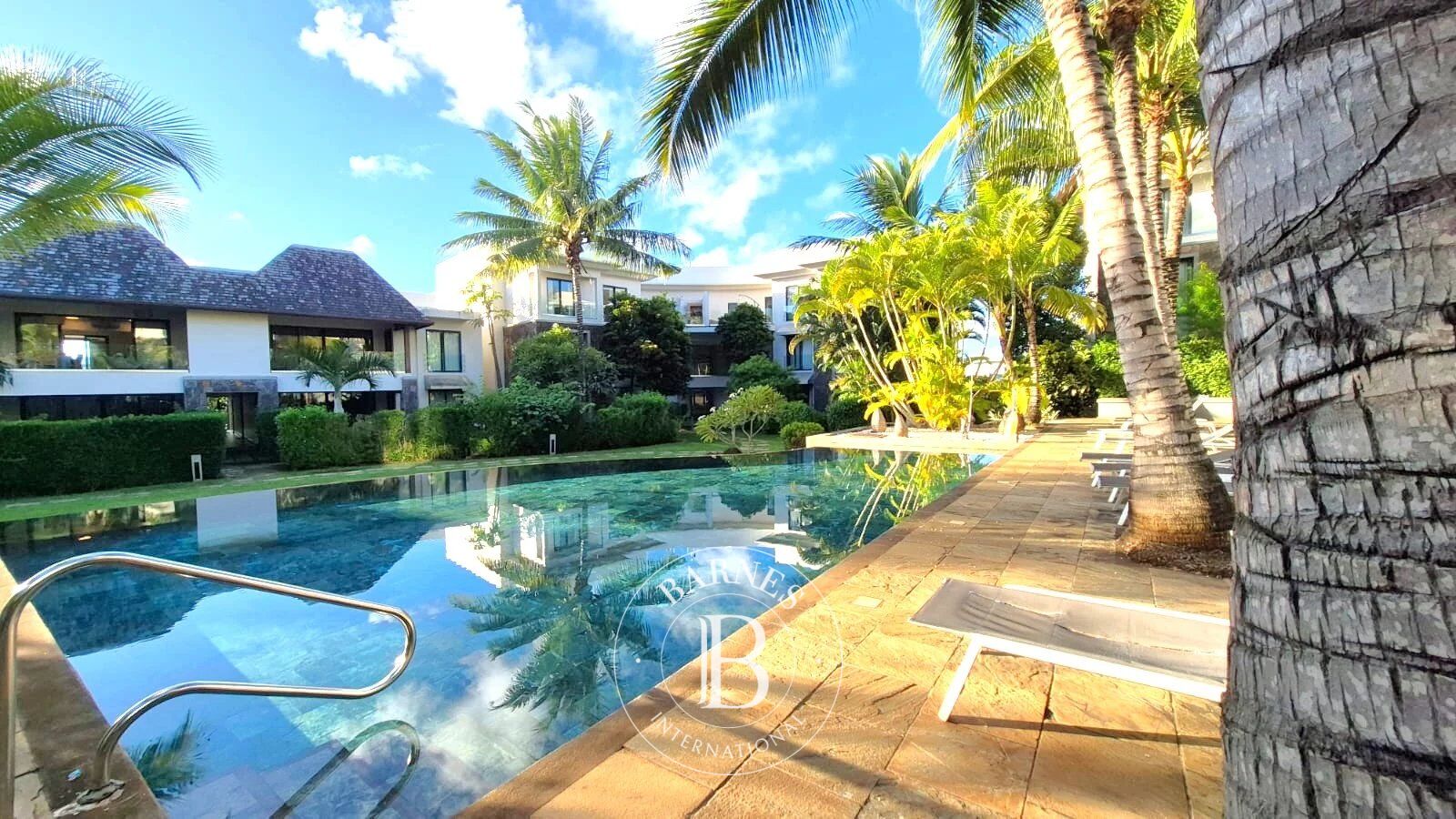 AZURI - Spacious Garden Apartment - 3 Bedrooms - picture 2