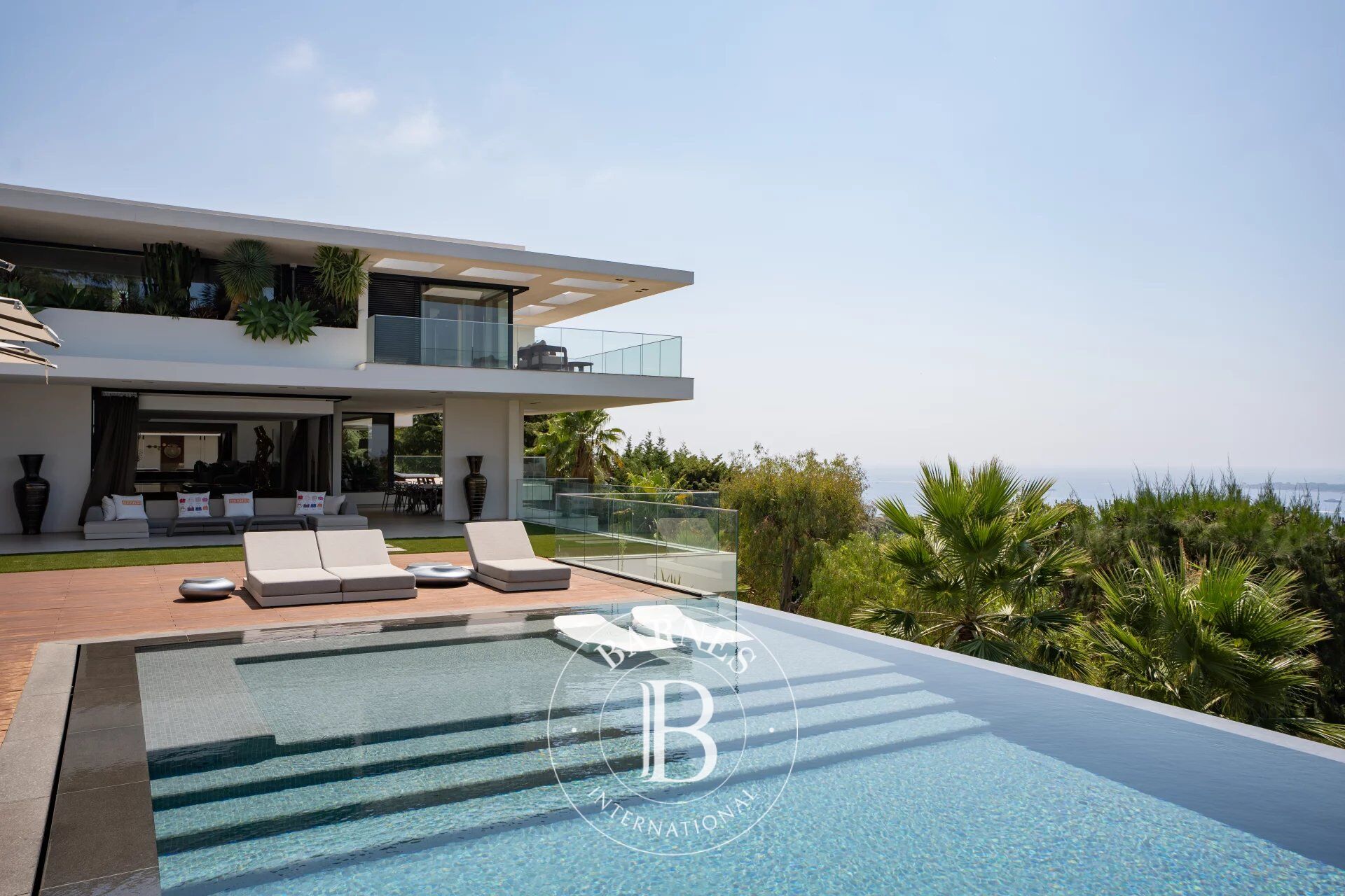 CANNES CALIFORNIE - VILLA CONTEMPORAINE AVEC VUE MER PANORAMIQUE - 8 CHAMBRES - picture 2