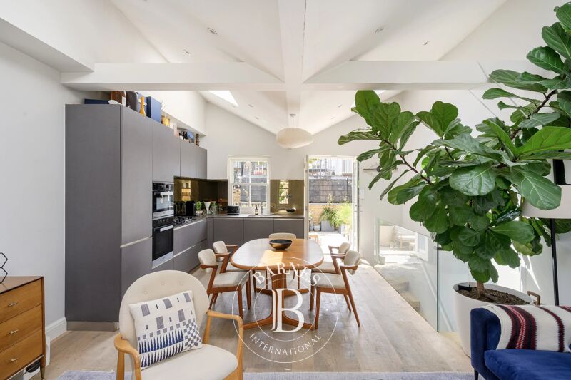 For Rent Apartment | London - picture 1