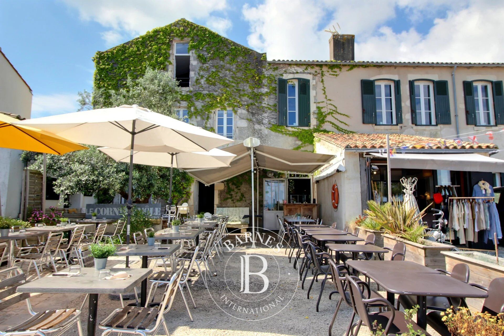 ÎLE DE RÉ- ENSEMBLE IMMOBILIER SUR LE PORT DE LA FLOTTE - picture 1