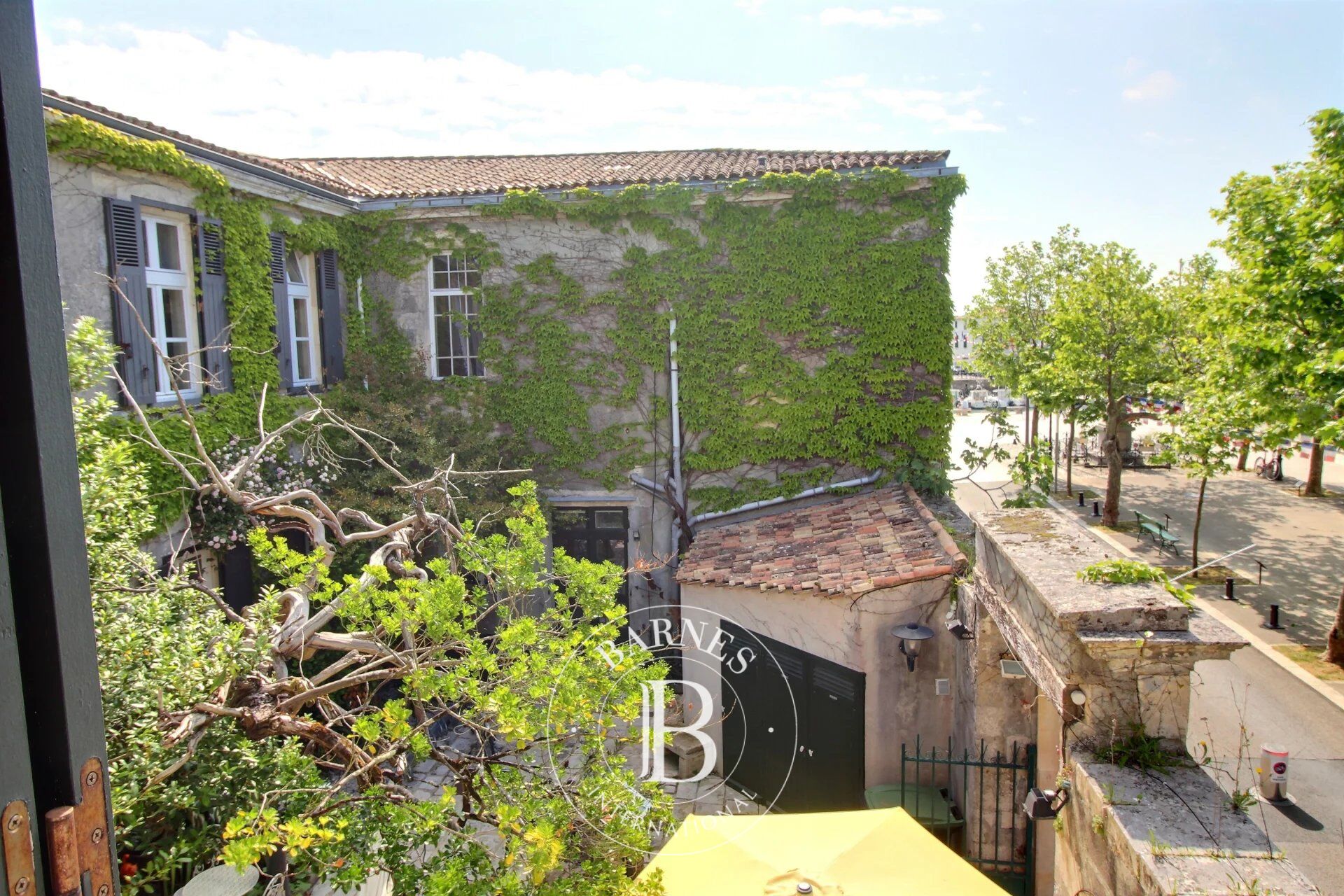 ÎLE DE RÉ- ENSEMBLE IMMOBILIER SUR LE PORT DE LA FLOTTE - picture 3