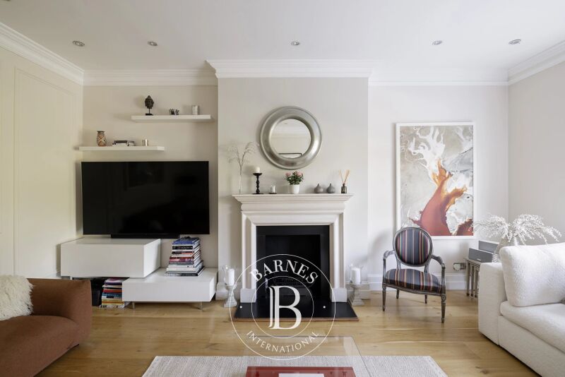 For Rent Apartment | London - picture 2