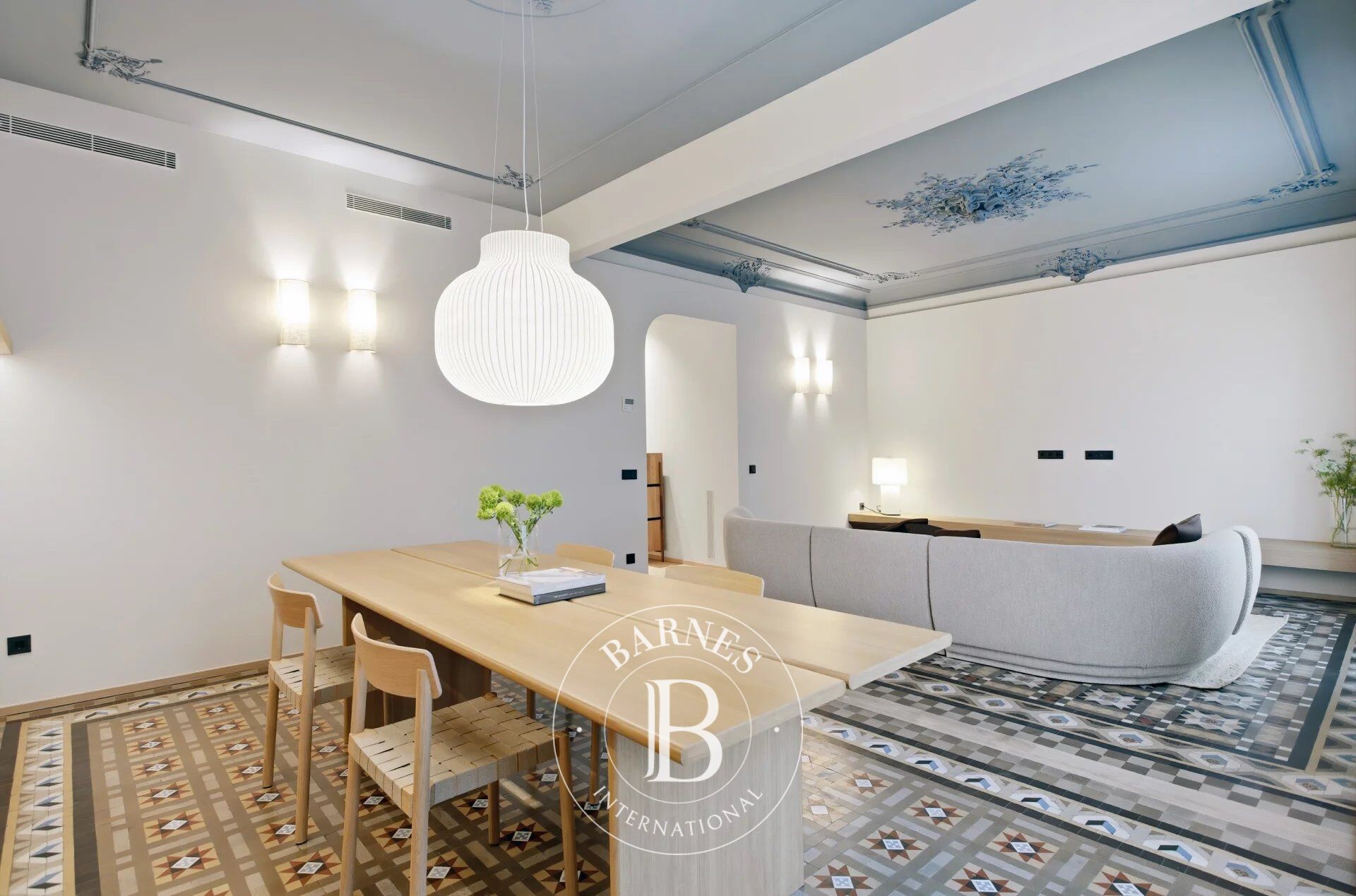 Apartamento de alto standing de 3 habitaciones en el corazón del Quadrat d’Or - picture 2