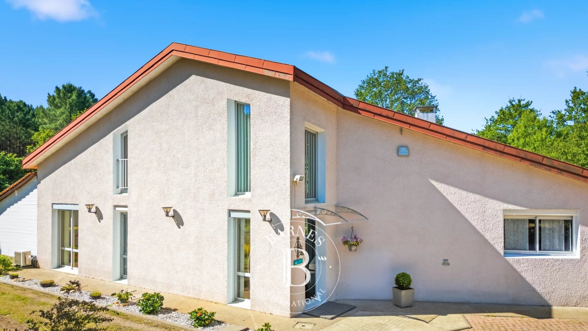 Coursac – Architect-designed home near Périgueux – Pool and orchard - picture 3
