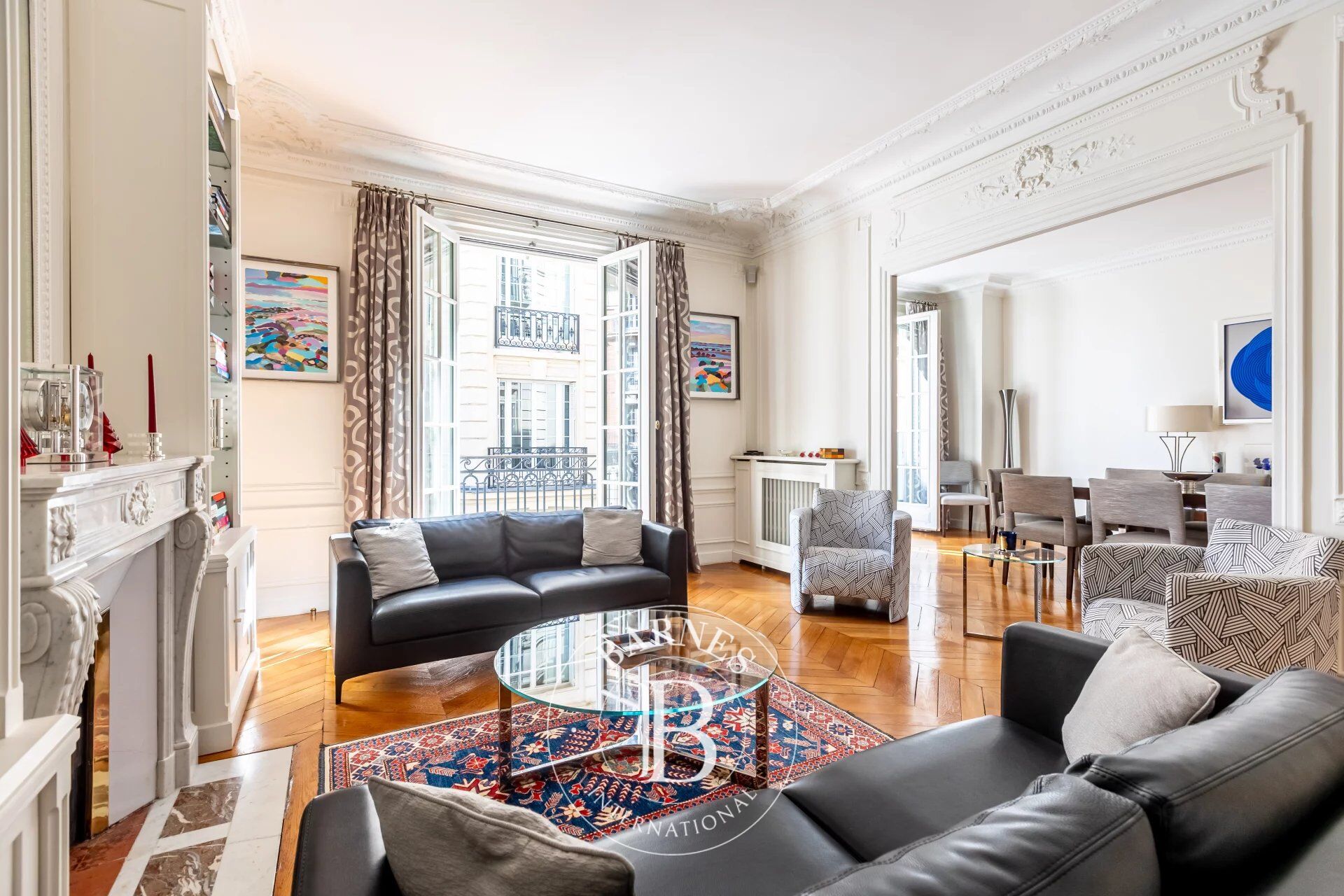 For sale in Neuilly-sur-Seine - Huissiers - Private road - 2-bed apartment - picture 1
