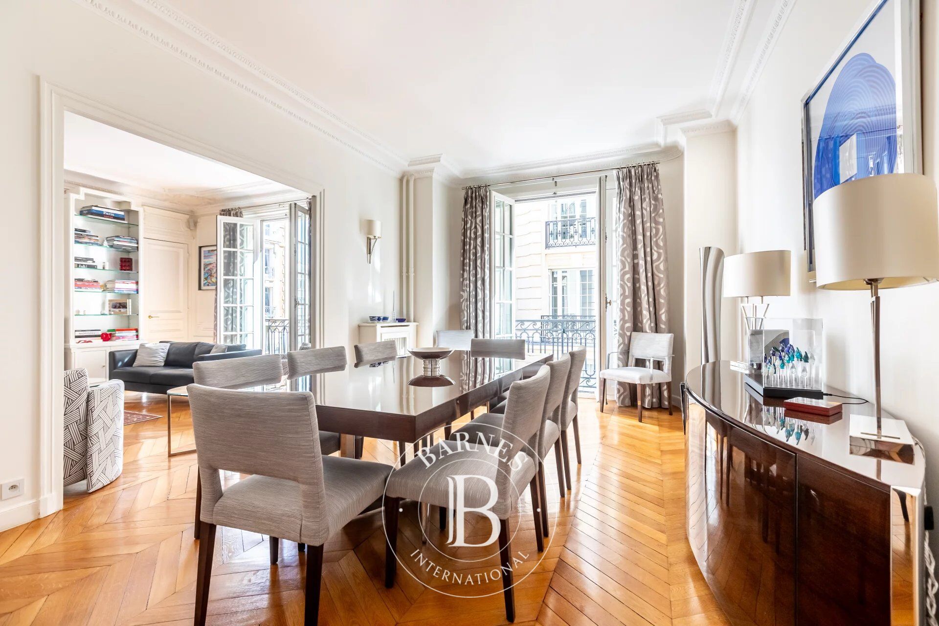For sale in Neuilly-sur-Seine - Huissiers - Private road - 2-bed apartment - picture 3
