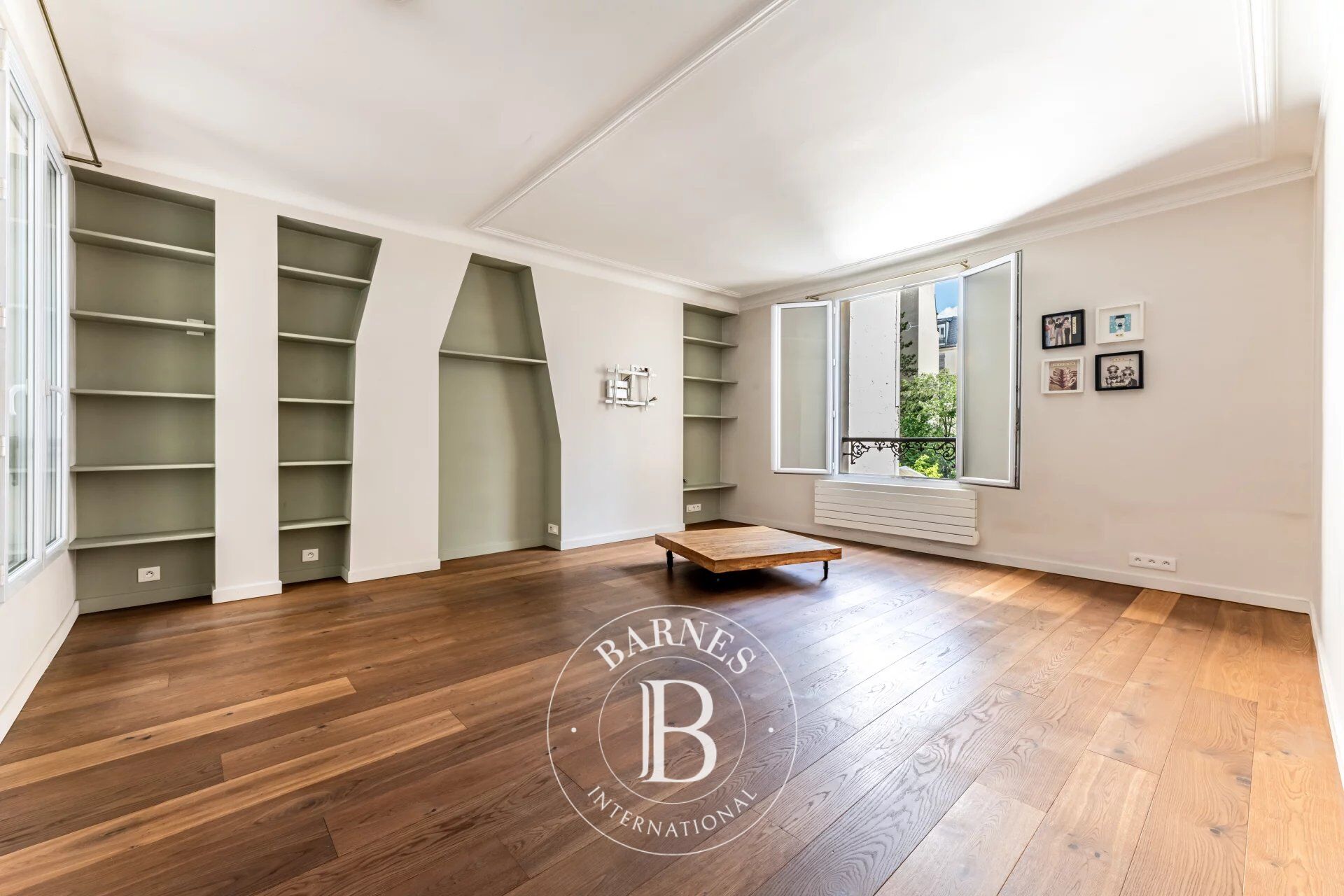 BATIGNOLLES - CHARMING 1-BED APARTMENT – UNOBSTRUCTED VIEWS - picture 2