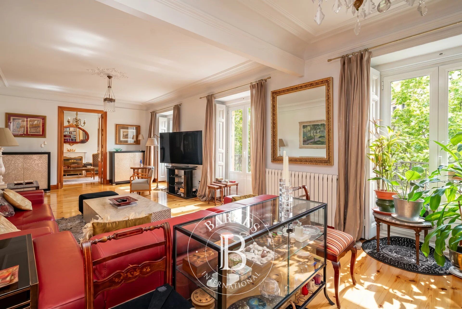 Elegante und Lichtdurchflutete Außenwohnung im Prestigeträchtigen Viertel Justicia - picture 1