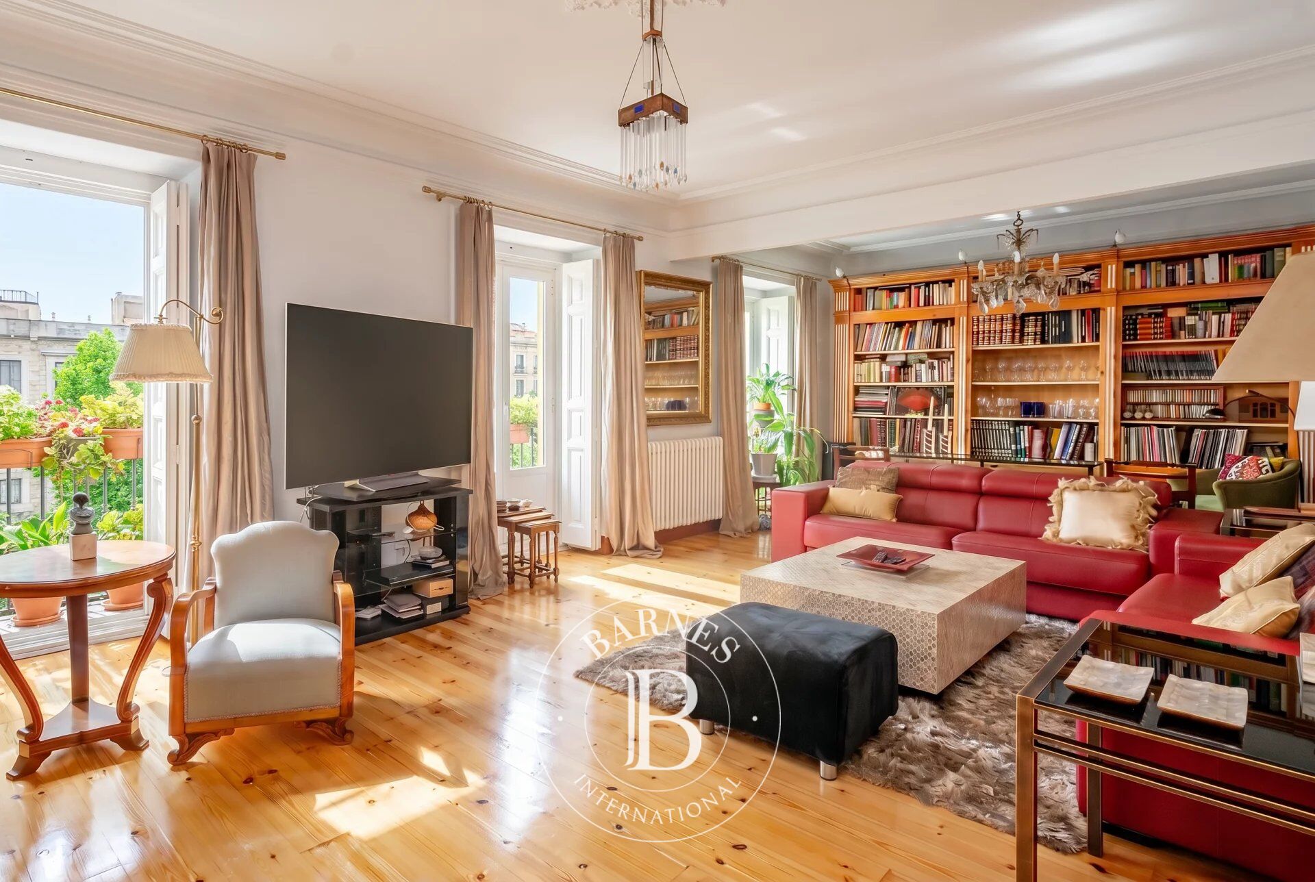 Elegante und Lichtdurchflutete Außenwohnung im Prestigeträchtigen Viertel Justicia - picture 3