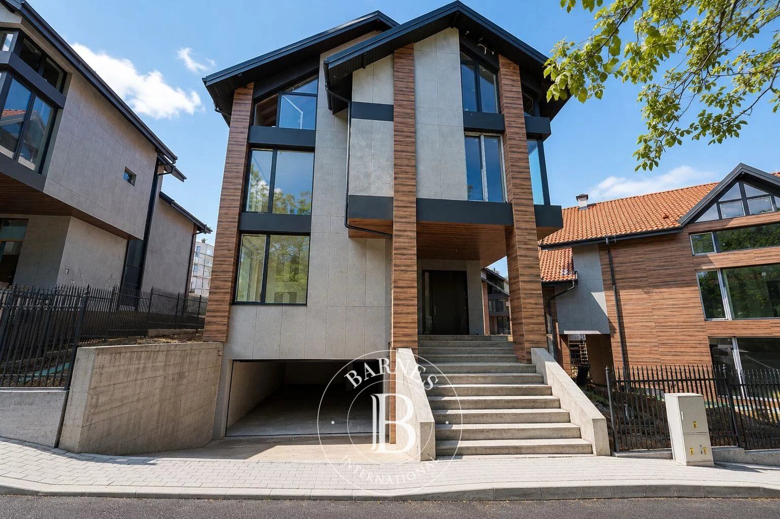 Newly built high-class house in the Dragalevtsi neighborhood - picture 1