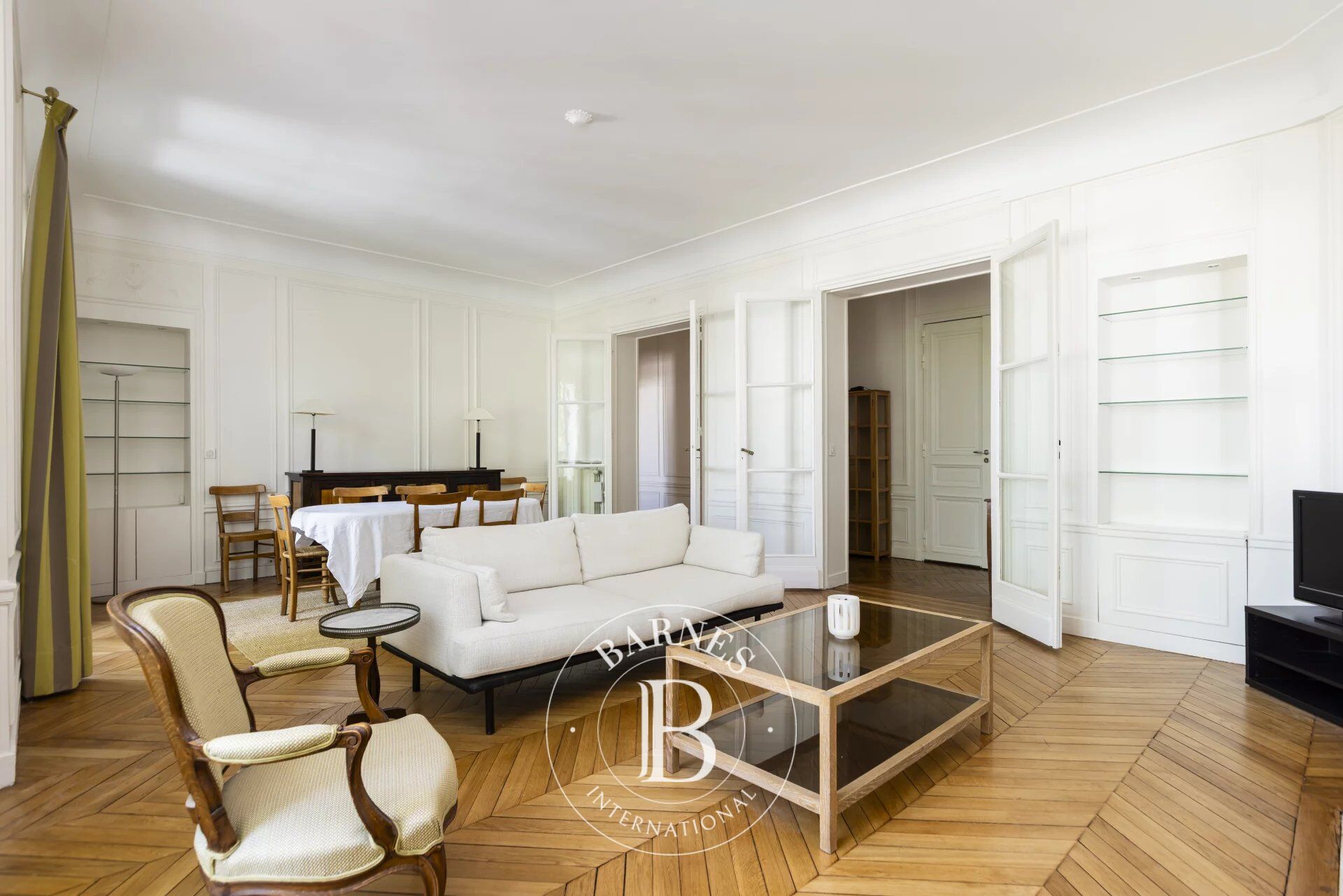 Exclusive listing - Neuilly - Sablons - Elegant apartment 105m² (1,130 sq ft) - Balcony - Unobstructed views - picture 3