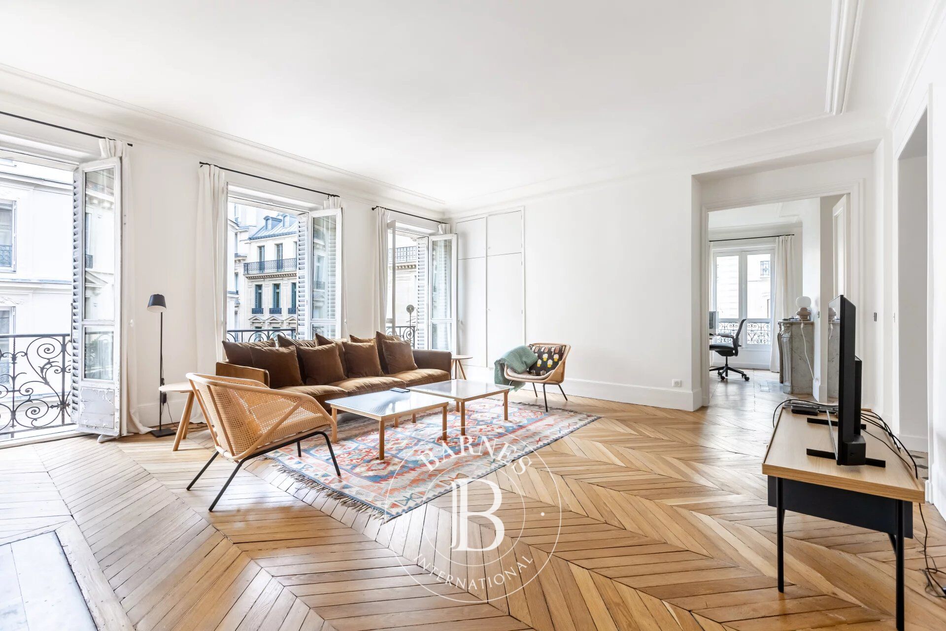 Paris 8th Arrondissement - Parc Monceau / Naples - Corner Apartment with 3/4 Bedrooms - 3rd Floor - Balcony. - picture 2