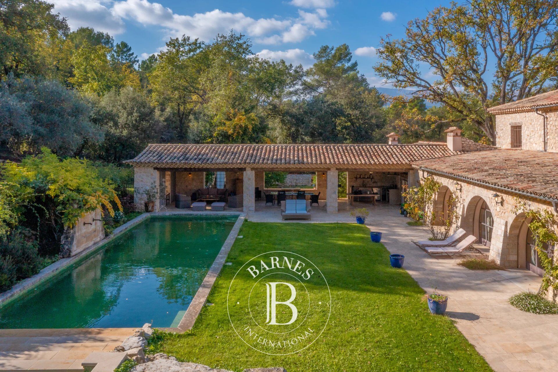 Between Cannes and Monaco - Unique equestrian property of nearly 8 hectares with stone Bastide - picture 3