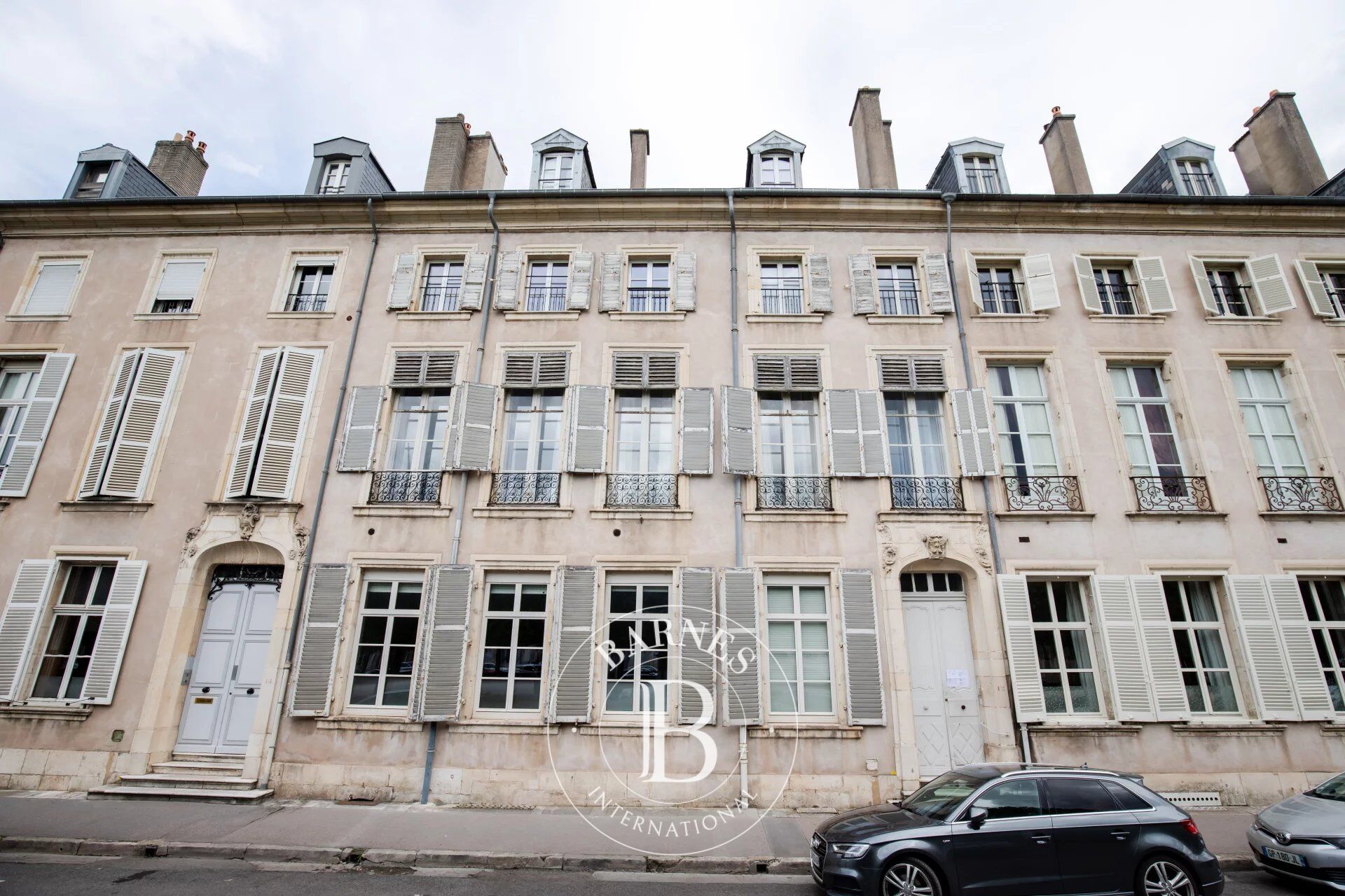 Exclusive – Nancy, Place de la Carrière – Renovated duplex - picture 2
