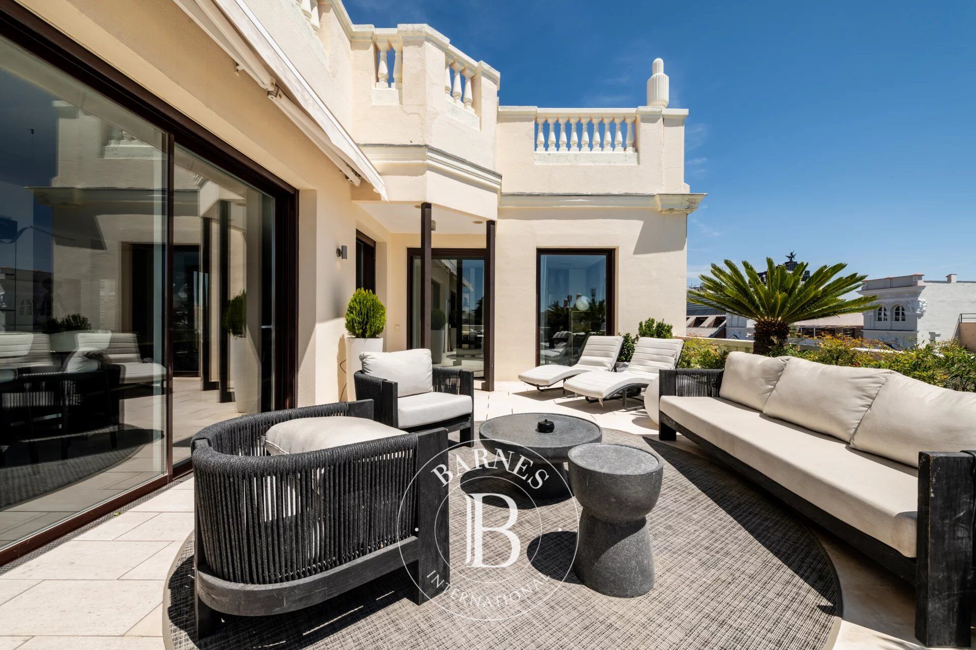 Exclusive Penthouse in Almagro | 50 sqm Terrace, Parking and Exceptional Natural Light - picture 3
