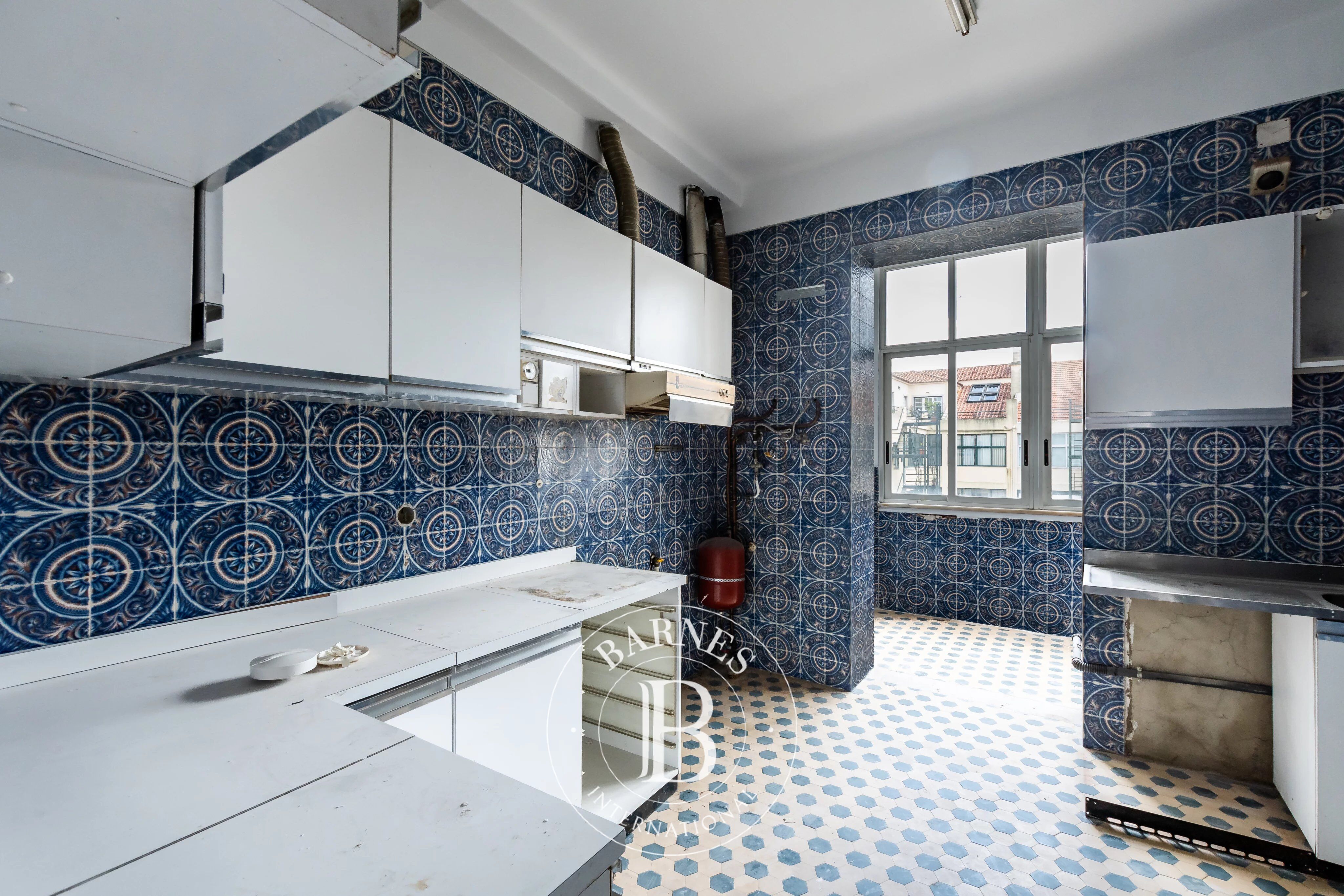 Family Apartment to Renovate - picture 3