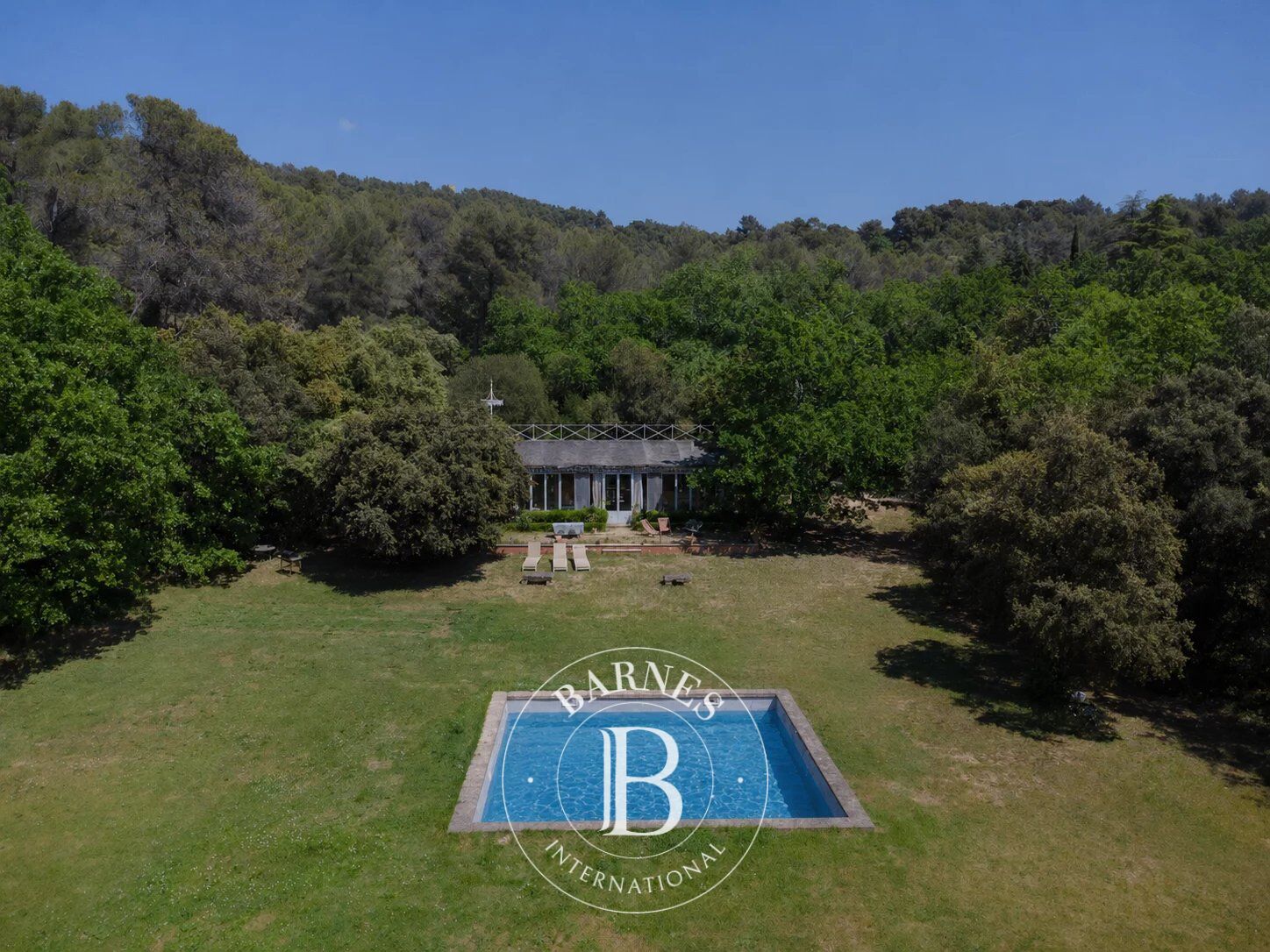 Location meublée - Aix en Provence Nord-Est - Pinchinats - Maison renovée de 140m² - Piscine - Jardin - picture 1