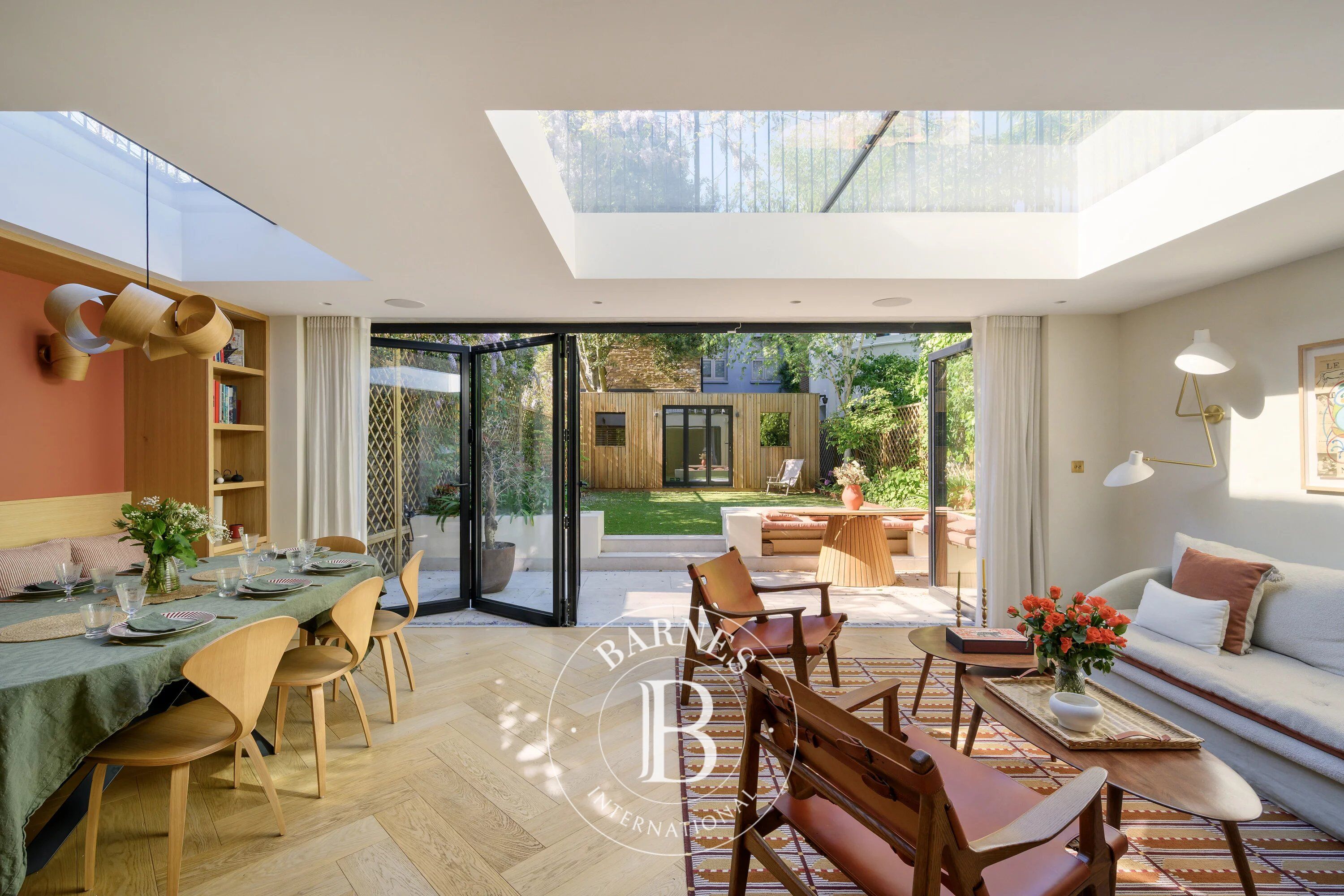 Holland Park Avenue, Holland Park - picture 1