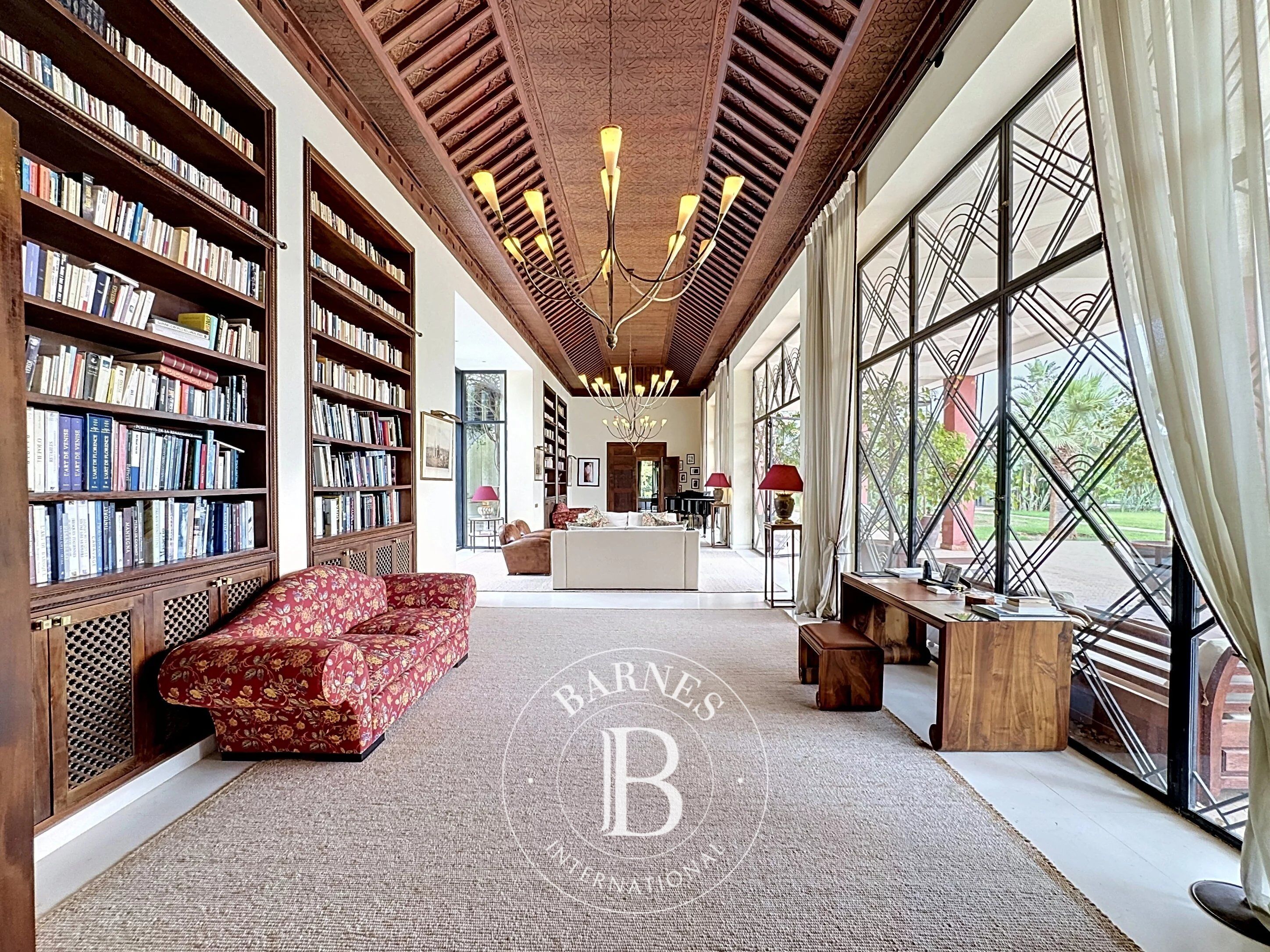 Beautiful spacious and bright residence located in the prestigious Amelkis Golf Club – 30,140 sq ft of living space on 4.94 acres of land - picture 1