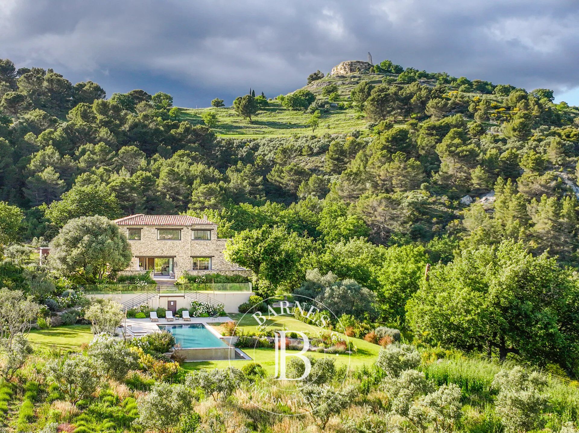 AIX EN PROVENCE NORD - PROPRIETE EN PIERRE 470M² - 7 CHAMBRES - PARC 6 HECTARES - PRESTATIONS HAUT DE GAMME - CALME ABSOLU - VUE PANORAMIQUE - picture 1