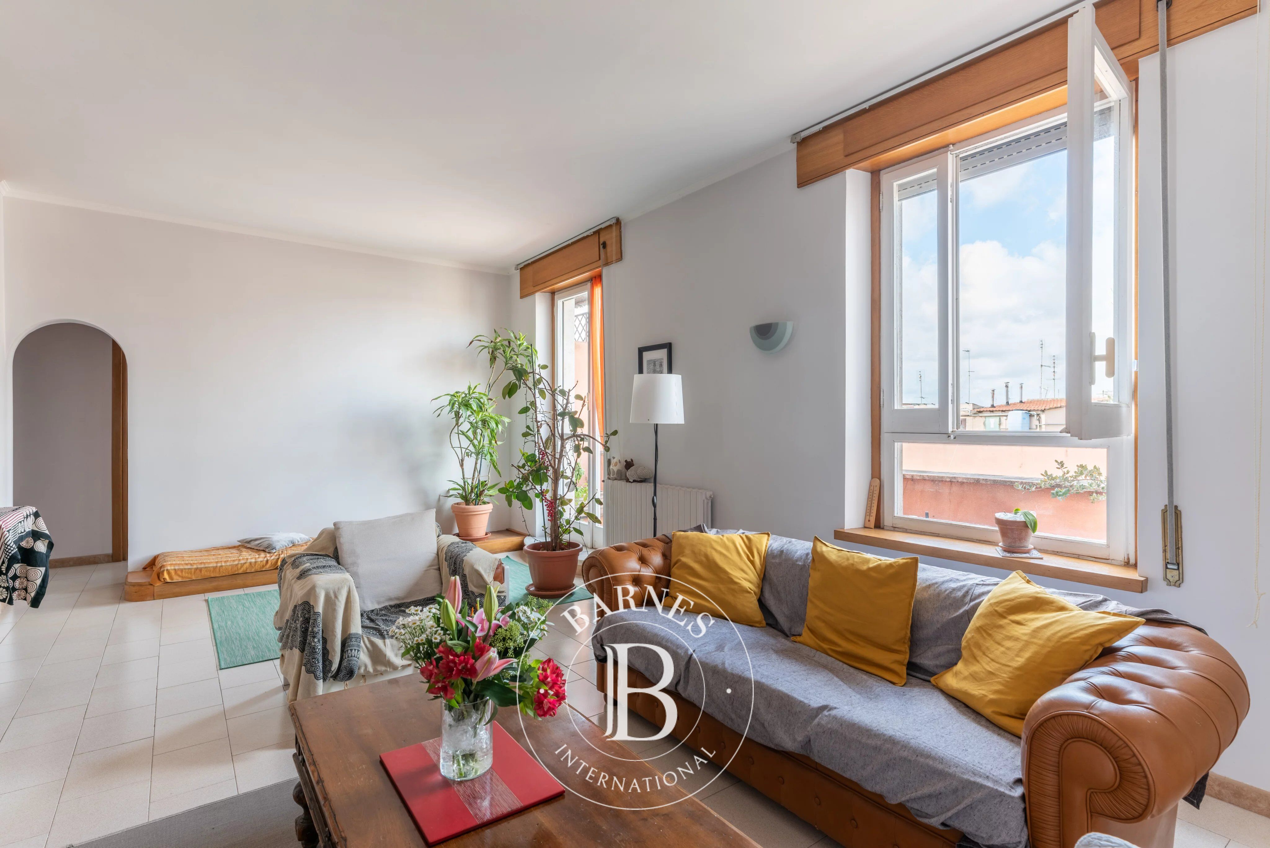 Two-level penthouse with panoramic terraces - picture 3