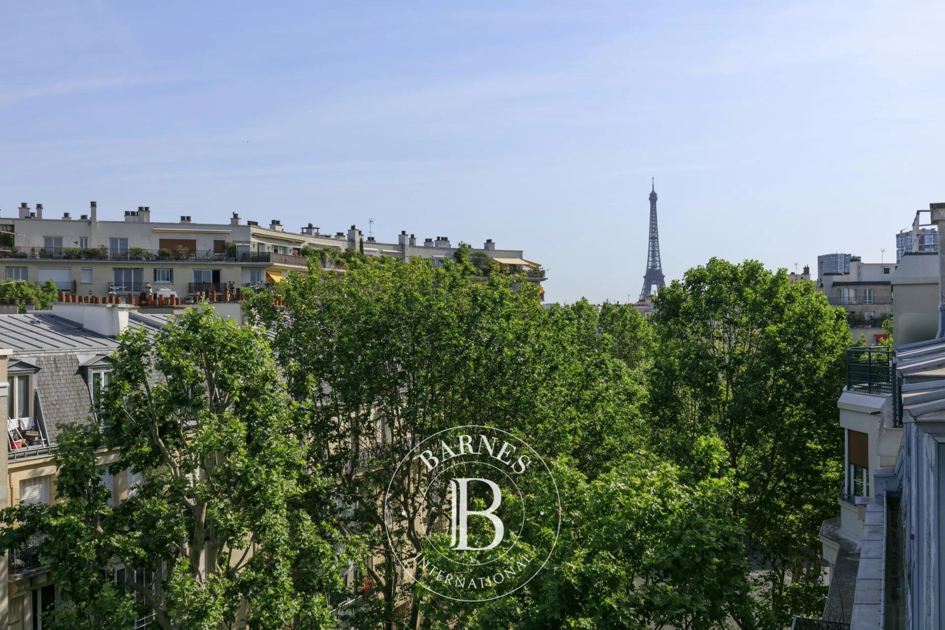 Paris 16th - Mirabeau - Eiffel Tower view studio - picture 1