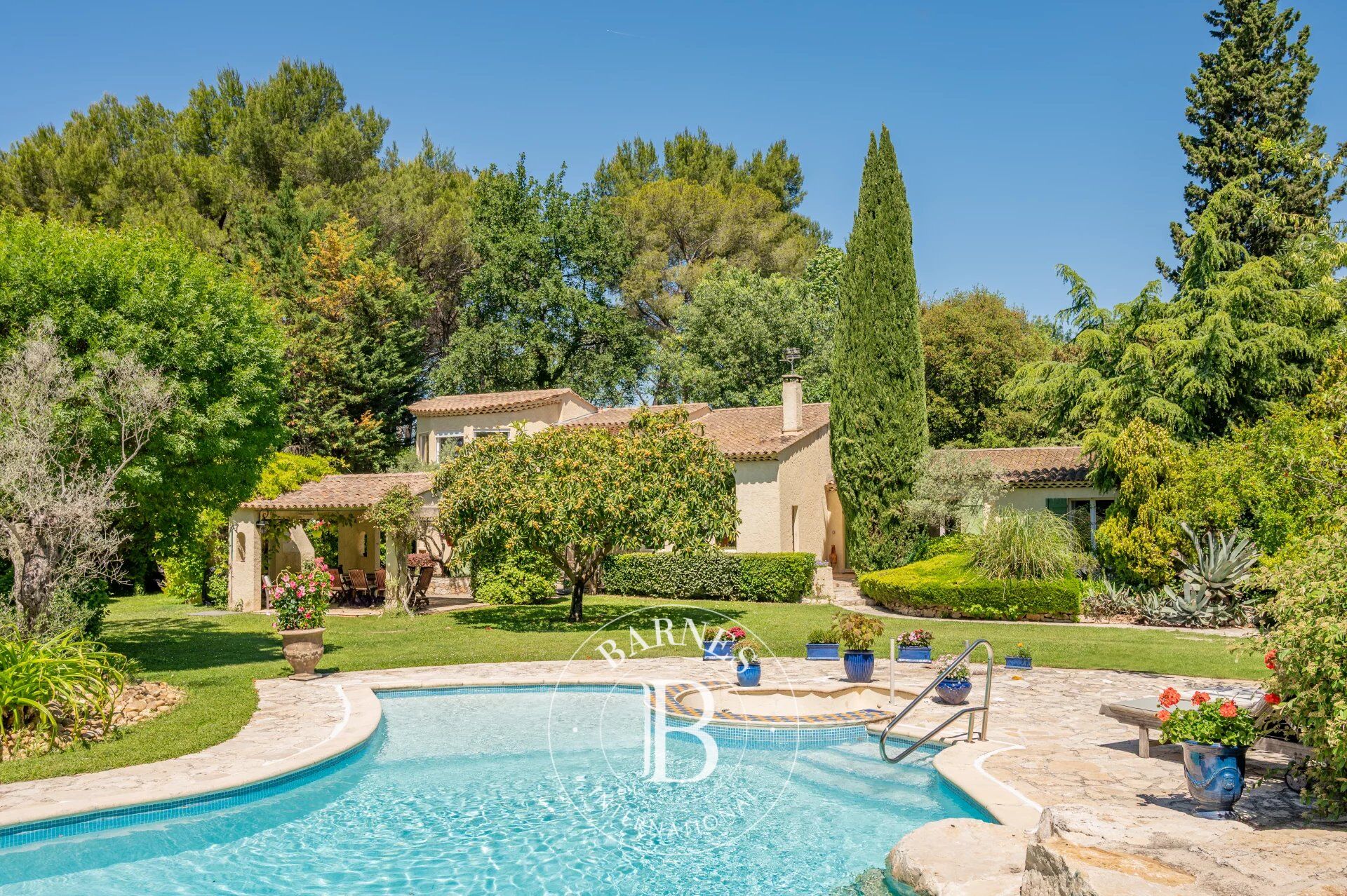 PROCHE D’AIX-EN-PROVENCE - MAISON - 4 CHAMBRES - BUREAU - MAISON DE GARDIEN - PISCINE - POOL HOUSE - picture 1