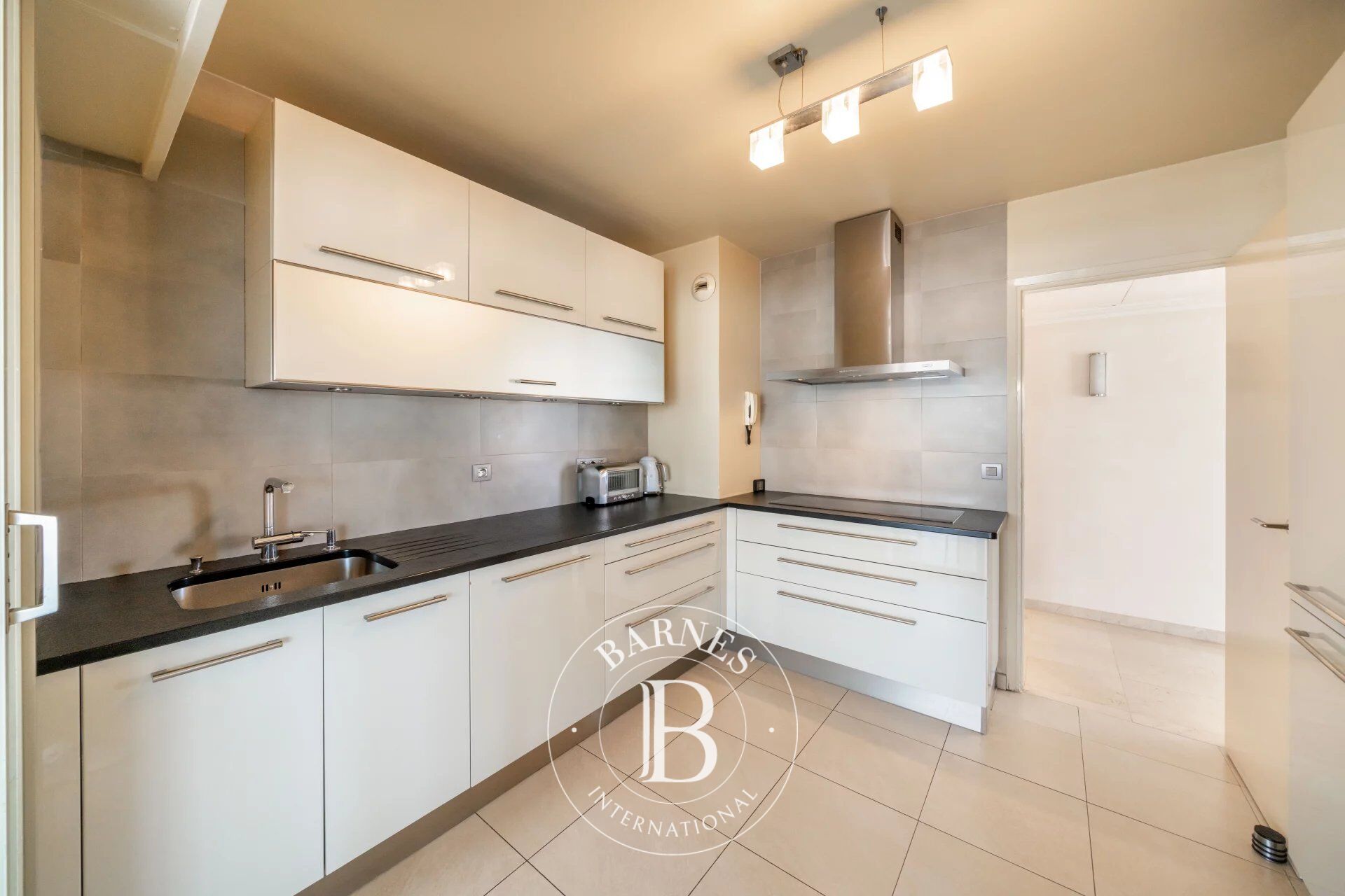 CANNES - BANANA - TOP FLOOR - 3 BEDROOMS - TERRACE 137m²- PARKING - picture 3