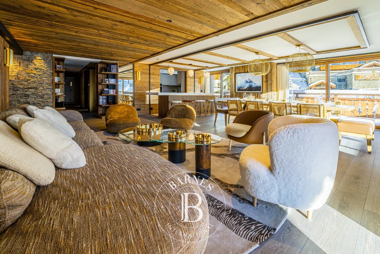 Rare to the market — 5-bedroom Apartment - picture 1
