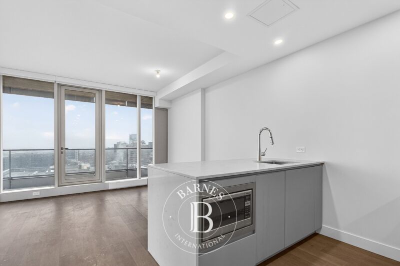 For Rent Apartment | Montréal (Ville-Marie) - picture 3