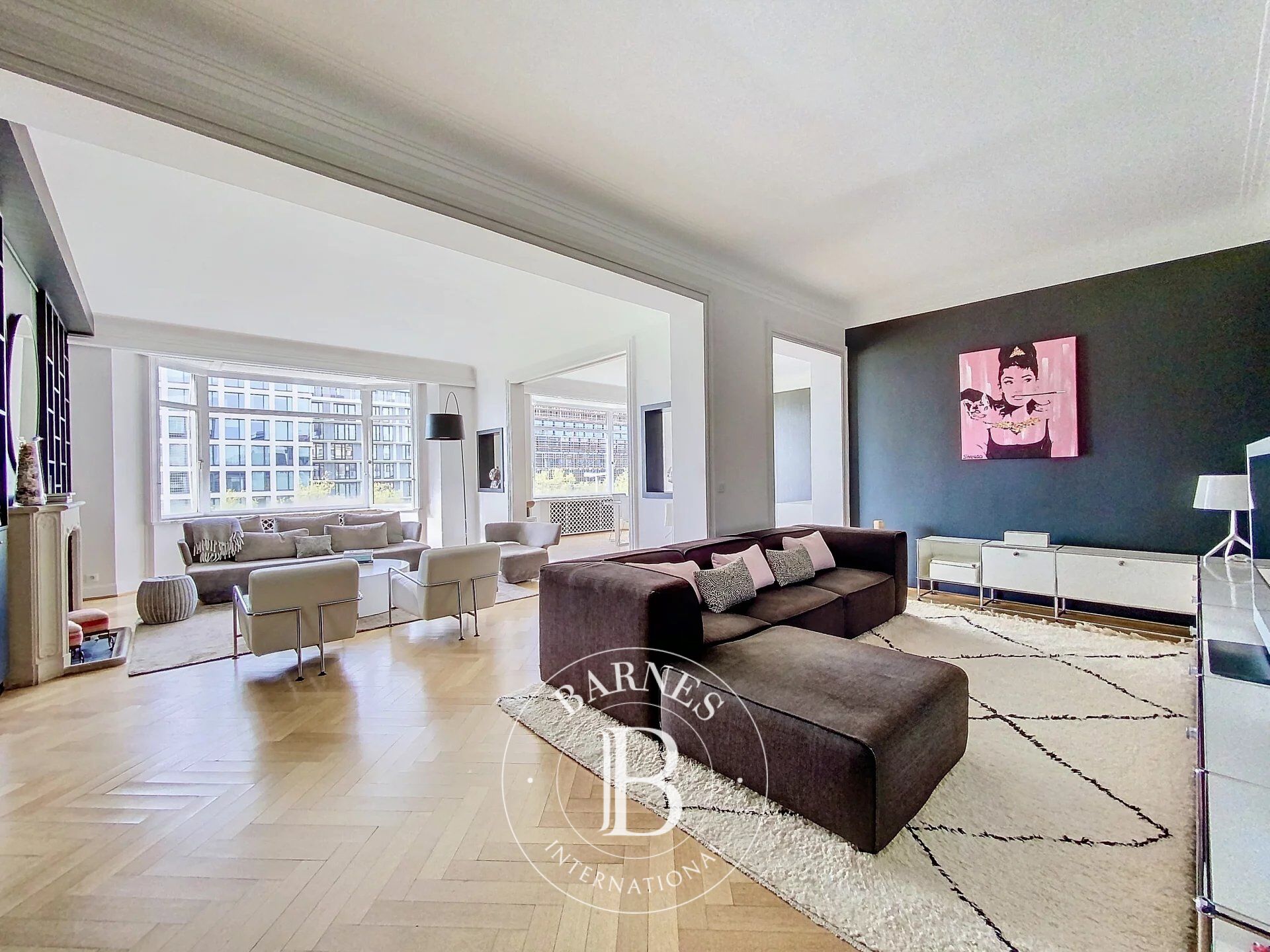 Renovated large apartment, 4 bedrooms - picture 3